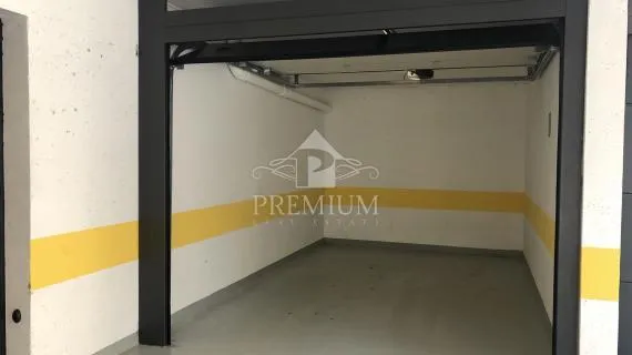 novoadaptirani stan sa garažom, velika terasa, pogled - slika 31