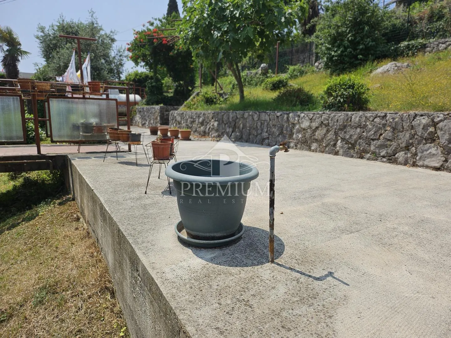 stan blizu centra sa prekrasnim pogledom - slika 18