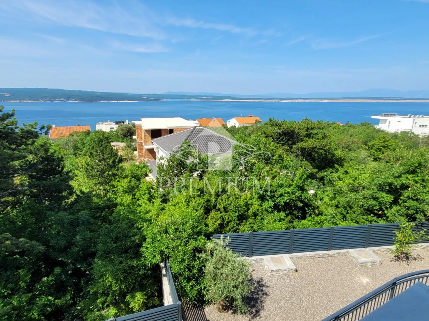 vila sa bazenom, na mirnoj lokaciji - slika 6