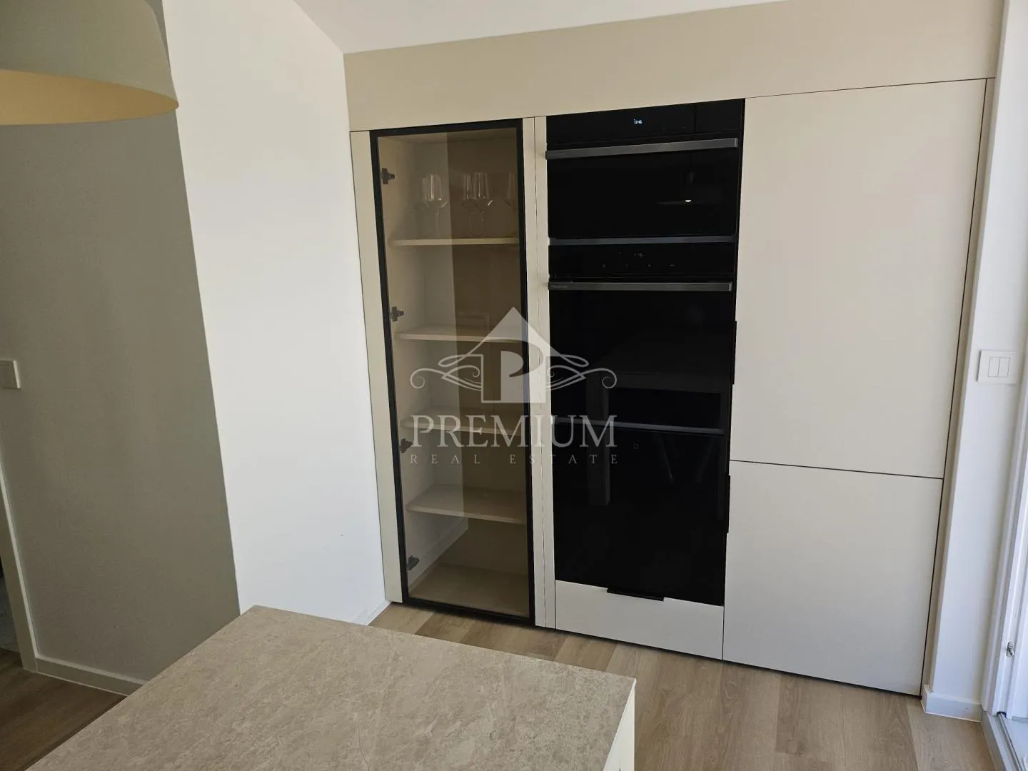 novoadaptirani stan sa garažom, velika terasa, pogled - slika 13