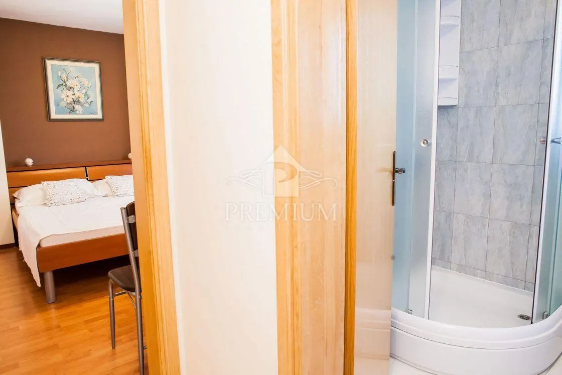 etaža kuće sa dva odvojena apartmana na mirnoj lokaciji - slika 17