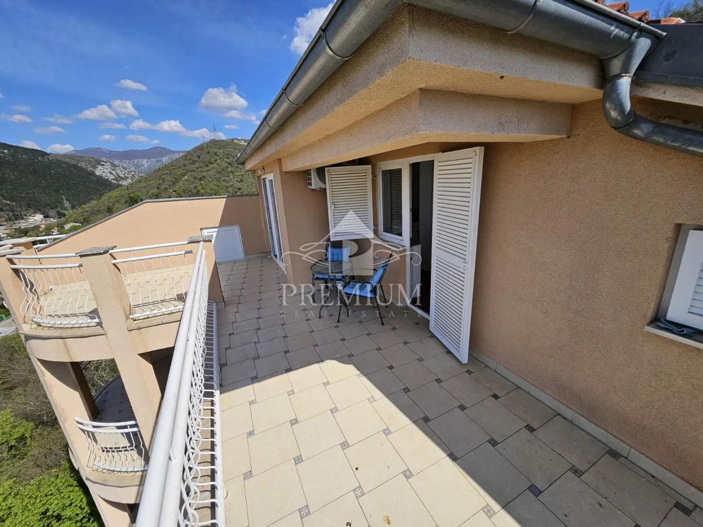 moderan stan 79,15 m2, panoramski pogled, parking - slika 11