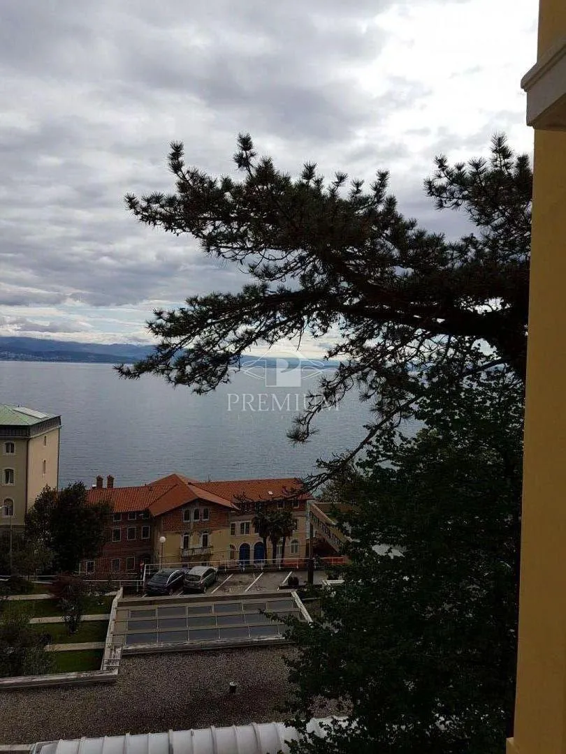adaptiran stan u staroj vili blizu centra i mora, garaža, pogled - slika 39