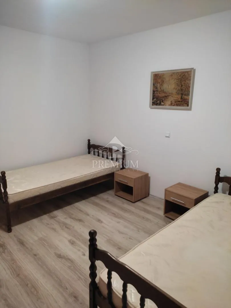 dvosobni stan na mirnoj lokaciji - slika 18