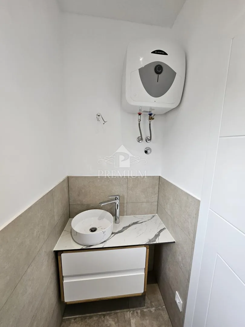 dvoetažan moderan stan, parking, otvoren pogled - slika 23