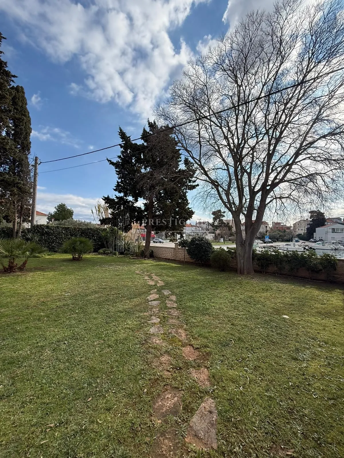 kuća s 3 stana - prvi red uz more - 580m2 - slika 14