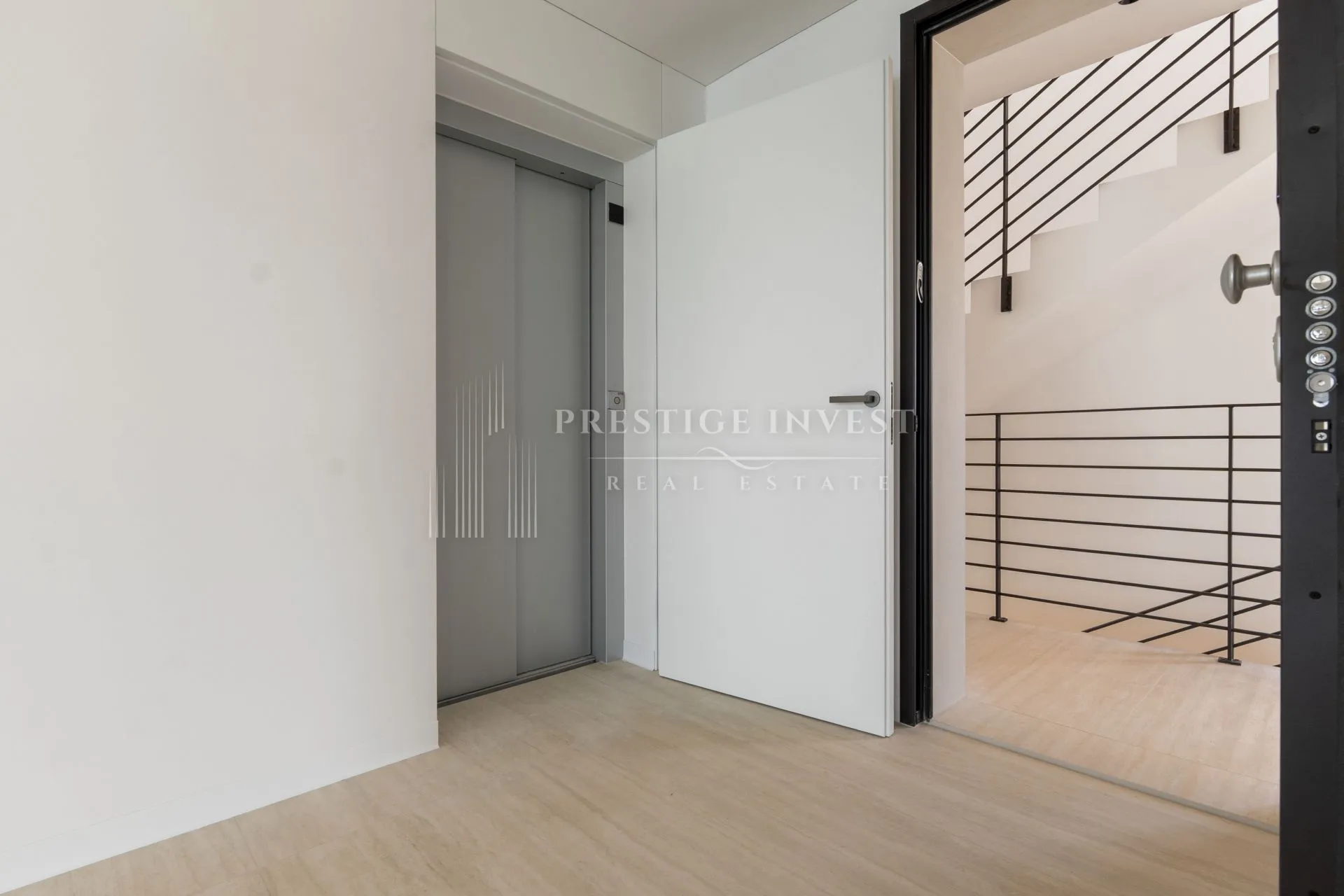 penthouse s privatnim liftom i krovnom terasom- prvi red - slika 27