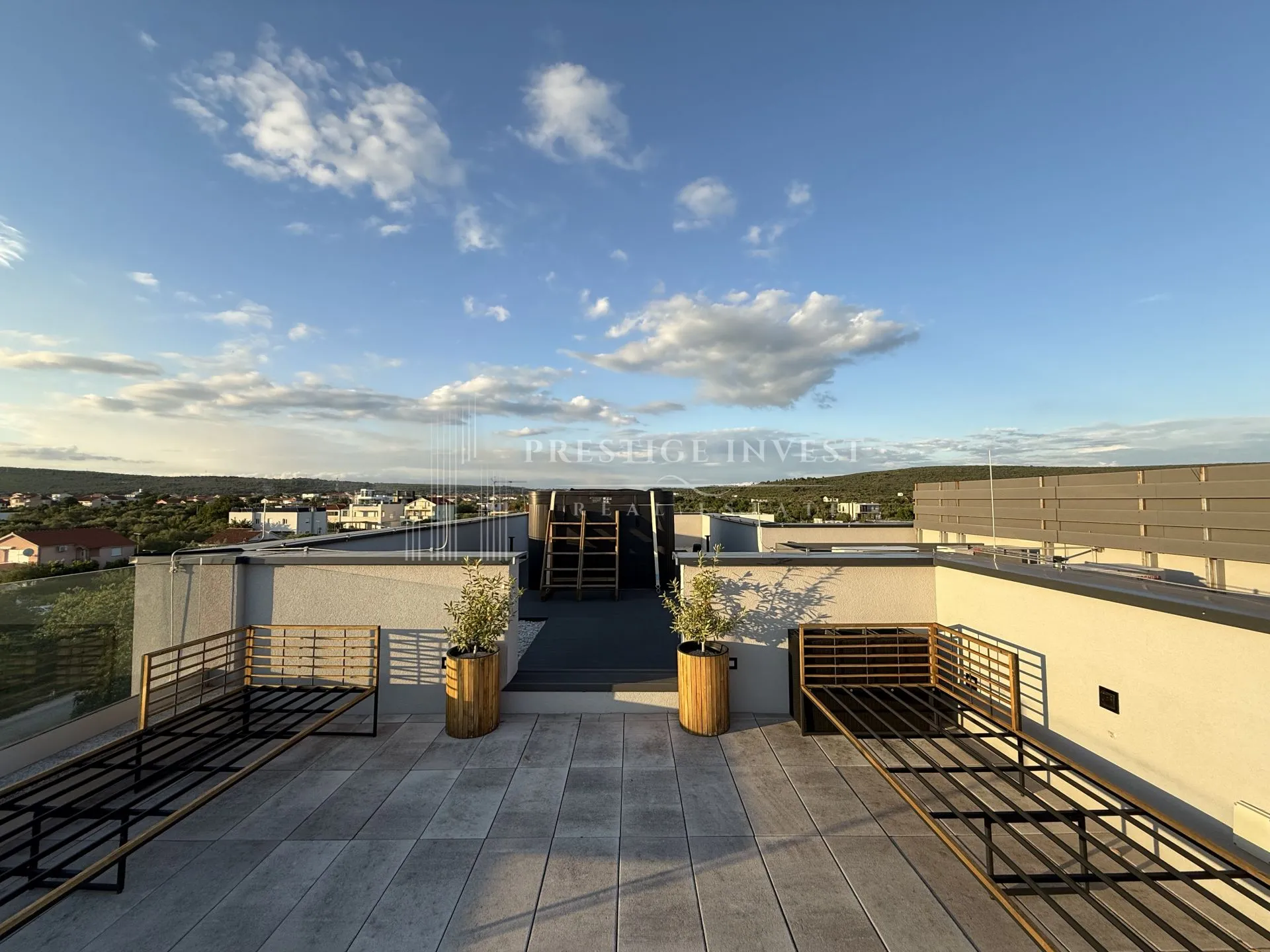 ekskluzivan penthouse- drugi red od plaže - slika 3