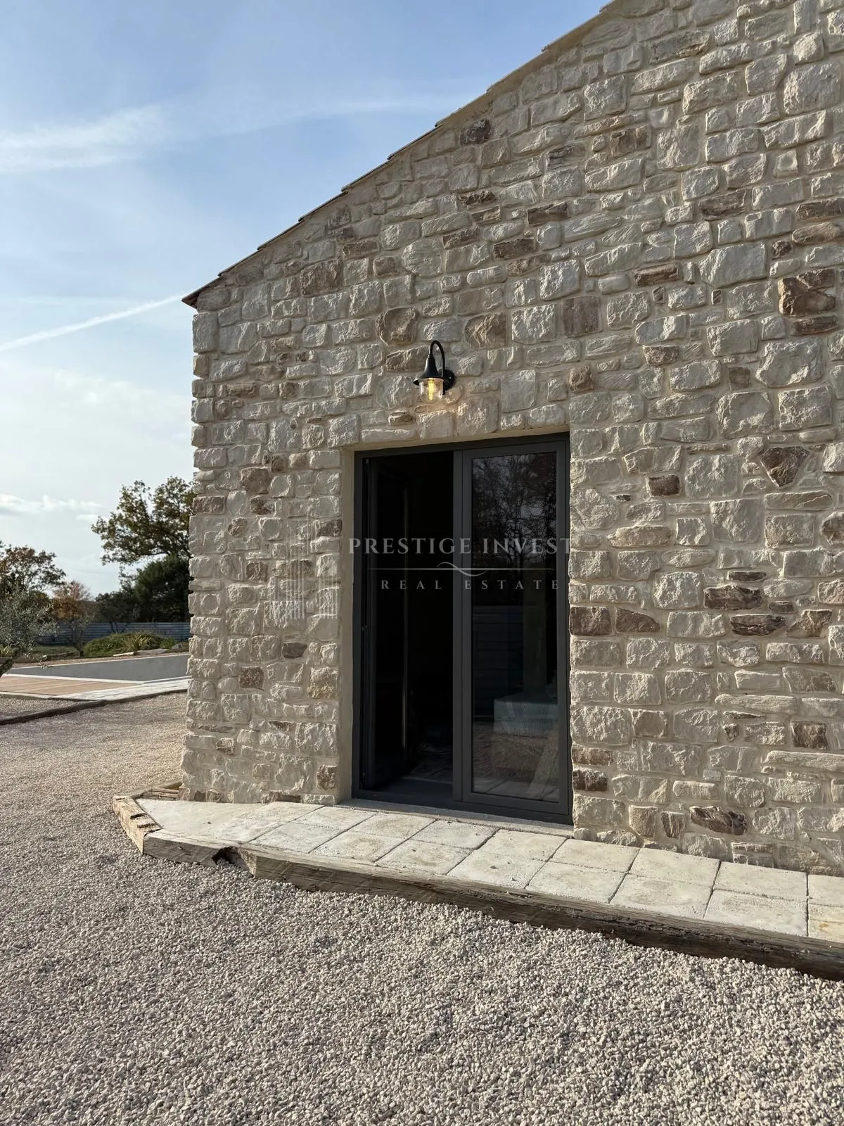 luksuzna prizemnica s 2550m2 okućnice i bazenom - slika 45