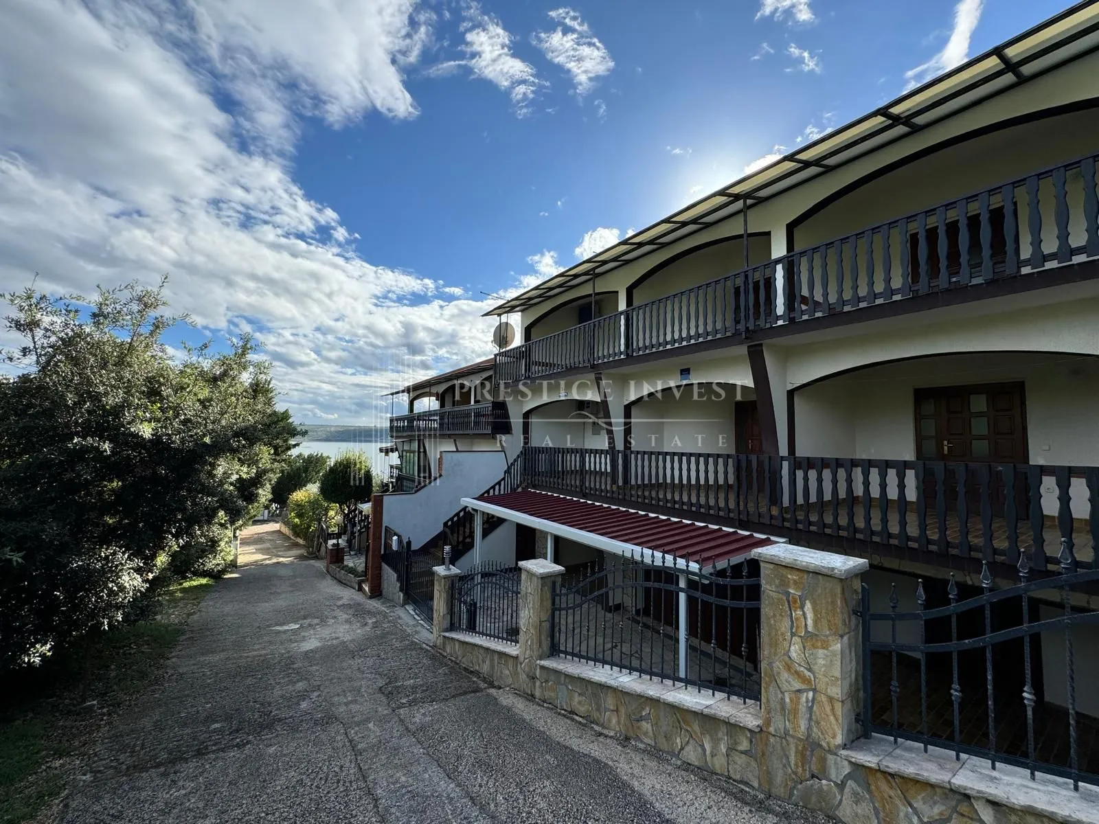 posedarje-turistička zgrada 40m od mora - slika 11