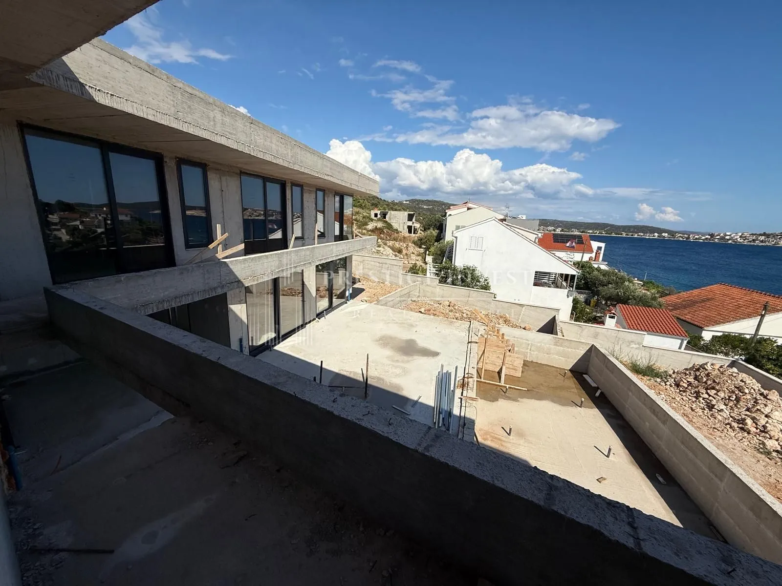 luksuzna vila- 5 soba, galerija, lift, bazen- 35m od plaže - slika 2