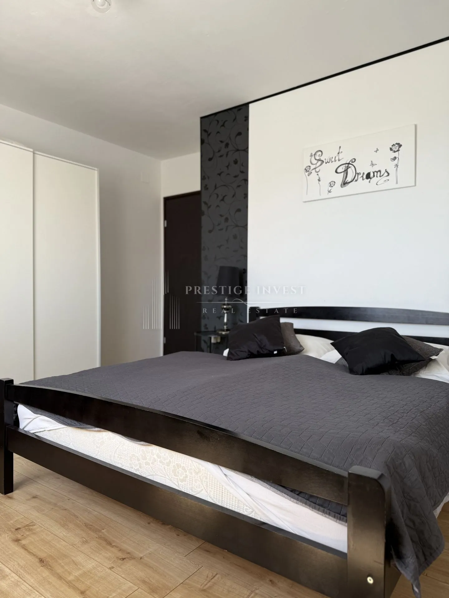 prvi red uz more- trosoban penthouse s krovnom terasom - slika 59