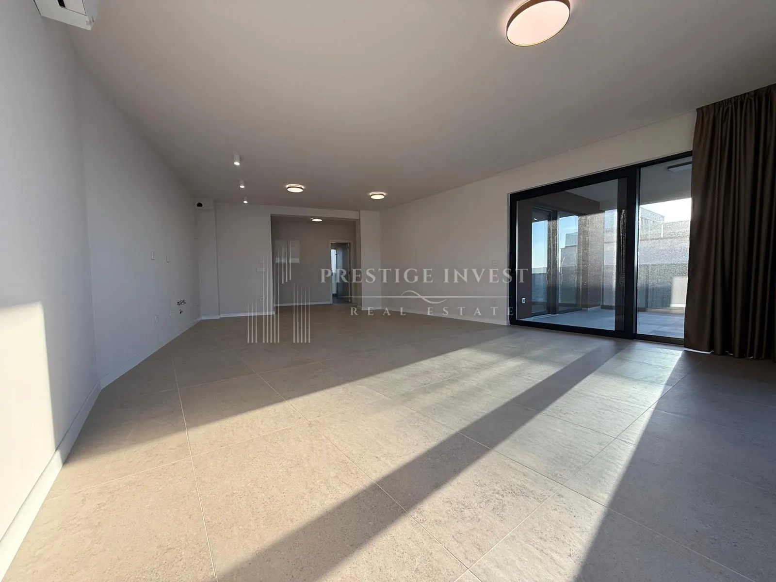 penthouse - s8- trosoban stan prvi red uz more - slika 23