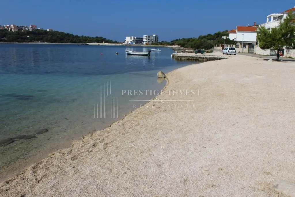 rogoznica- kuća prvi red uz more - slika 2