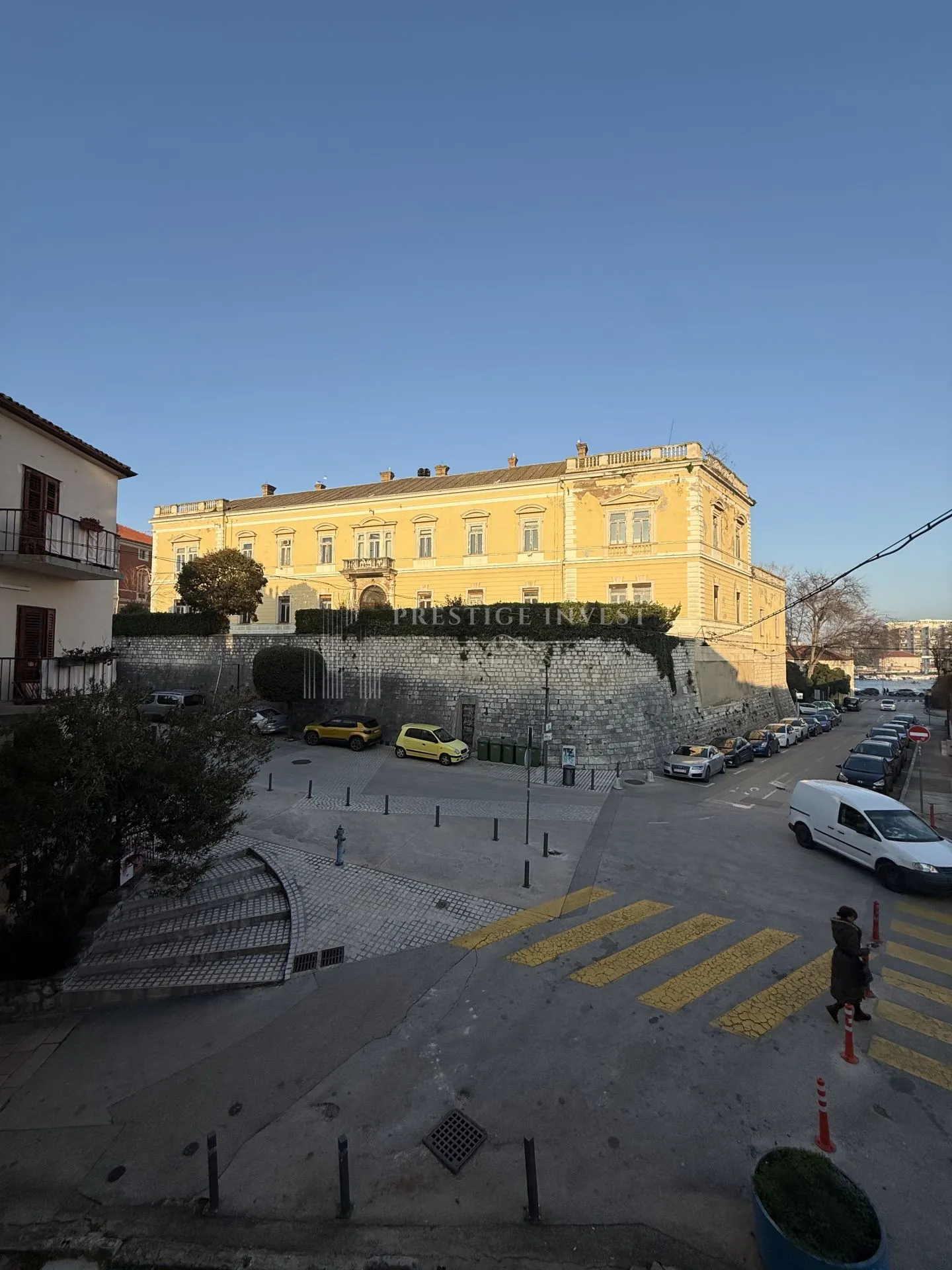 POLUOTOK- Četverosoban 82m2 - CENTAR - Zadar