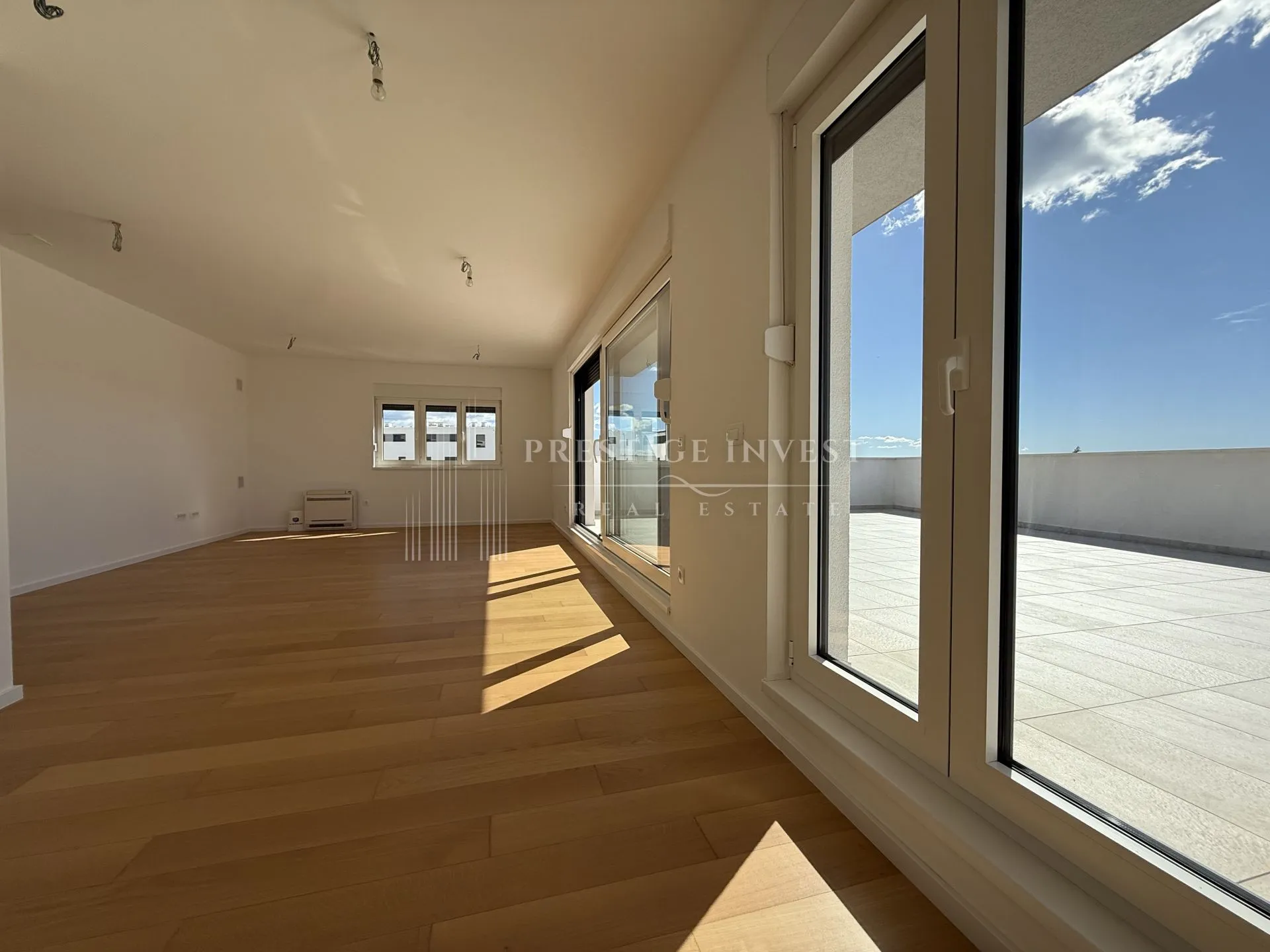 zadar-namješten trosoban penthouse s garažom - slika 15