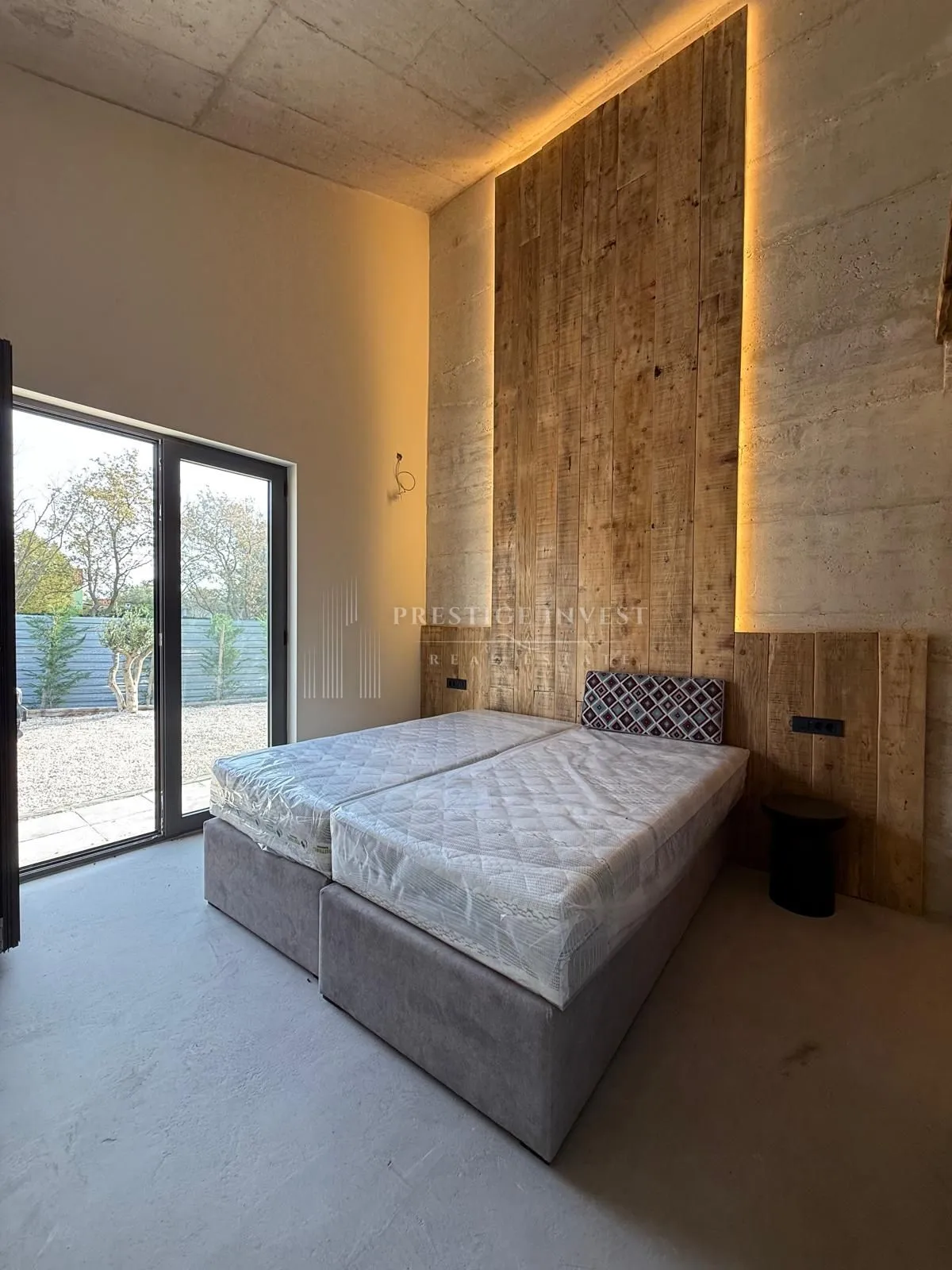 luksuzna prizemnica s 2550m2 okućnice i bazenom - slika 16