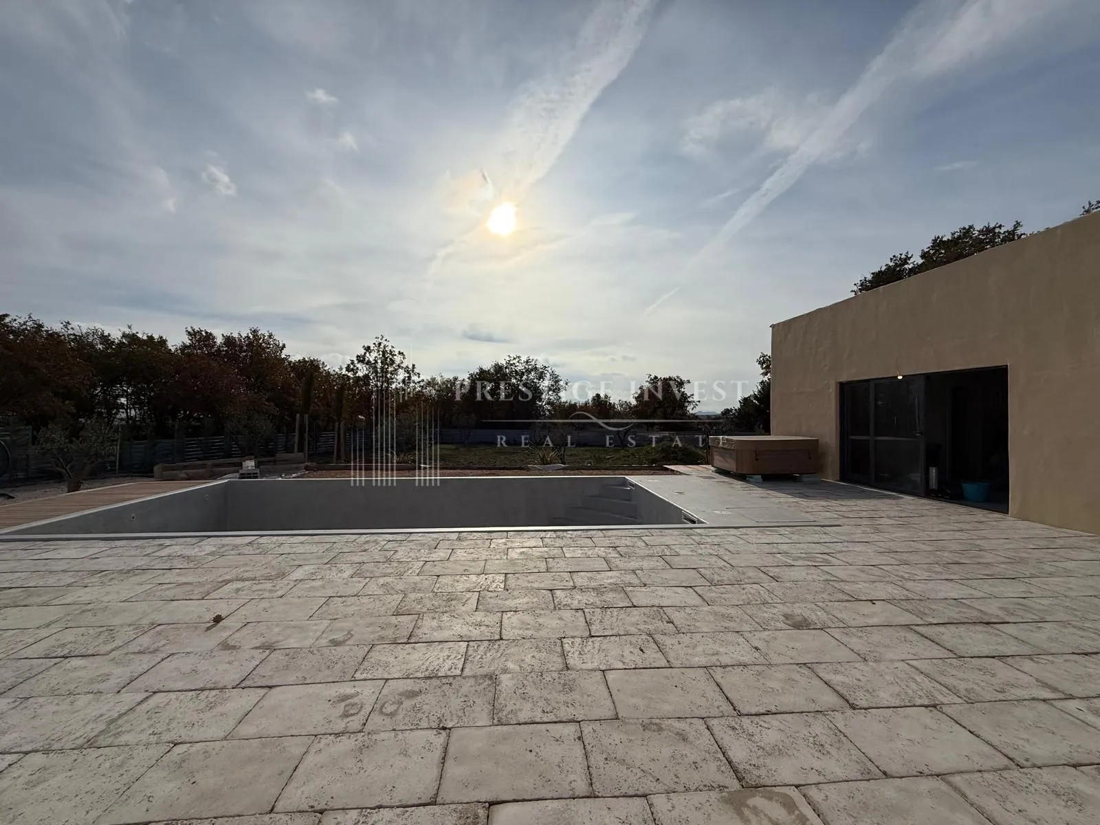 luksuzna prizemnica s 2550m2 okućnice i bazenom - slika 41