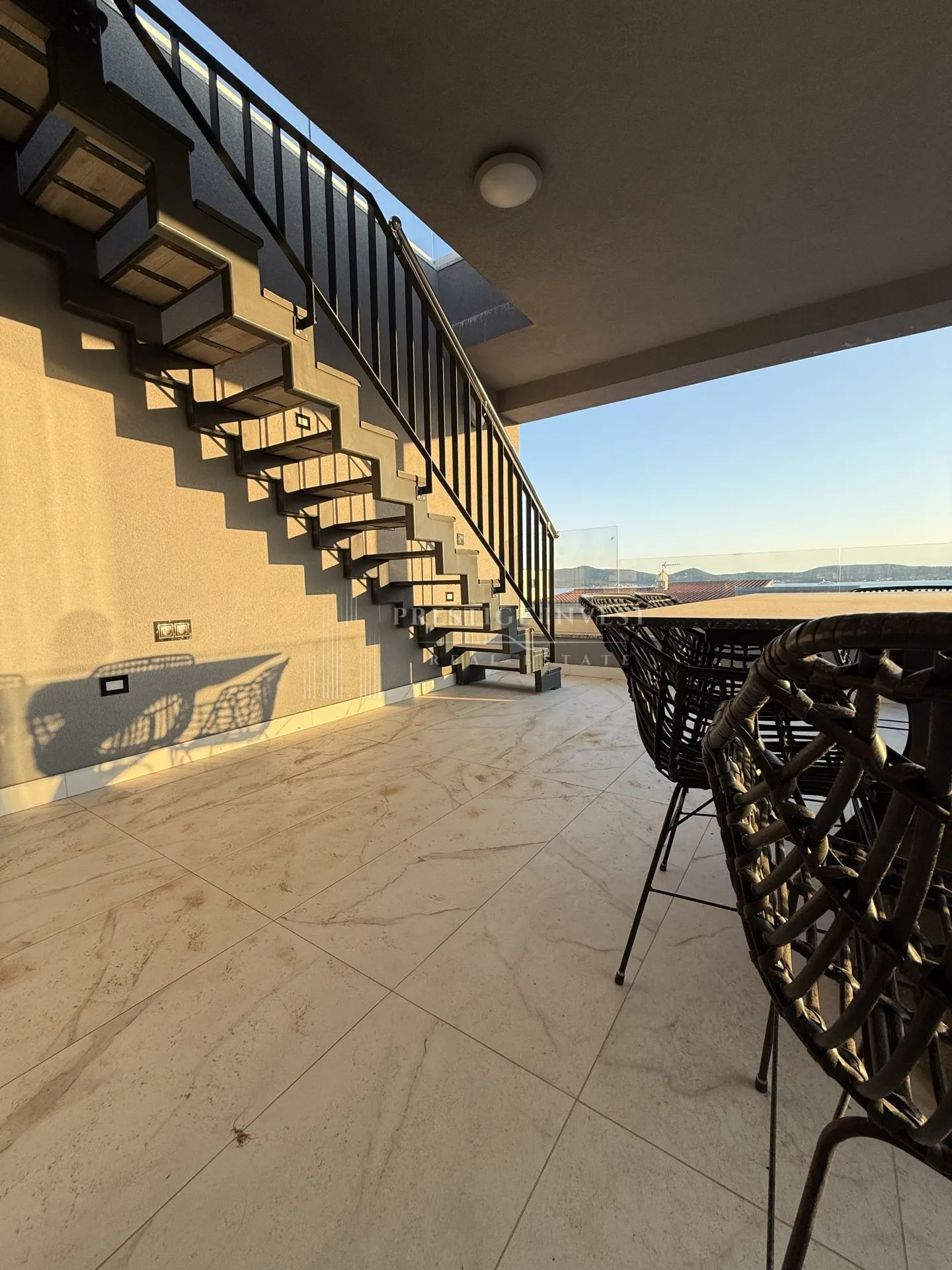 ekskluzivan penthouse- drugi red od plaže - slika 9