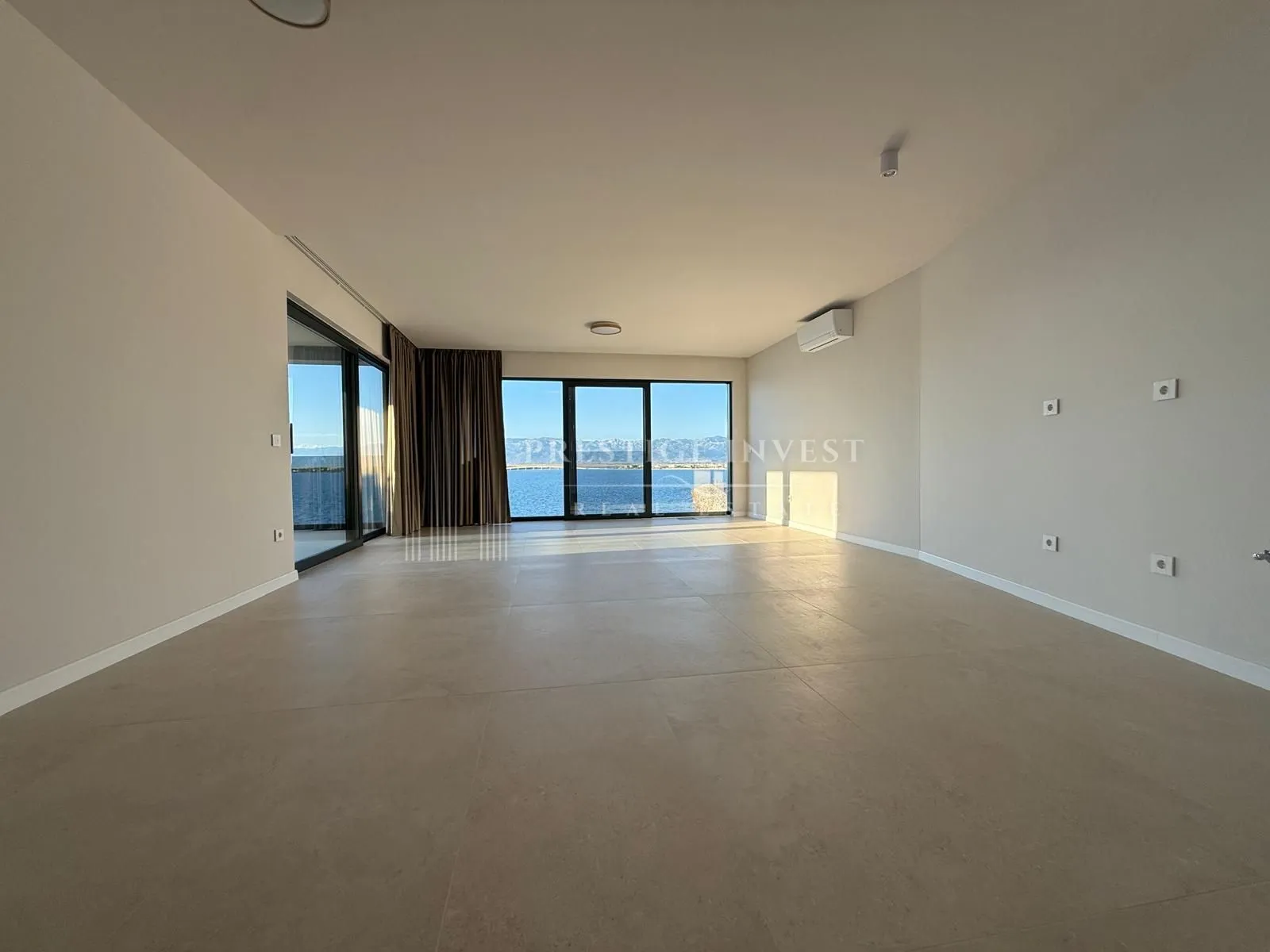 penthouse - s8- trosoban stan prvi red uz more - slika 24