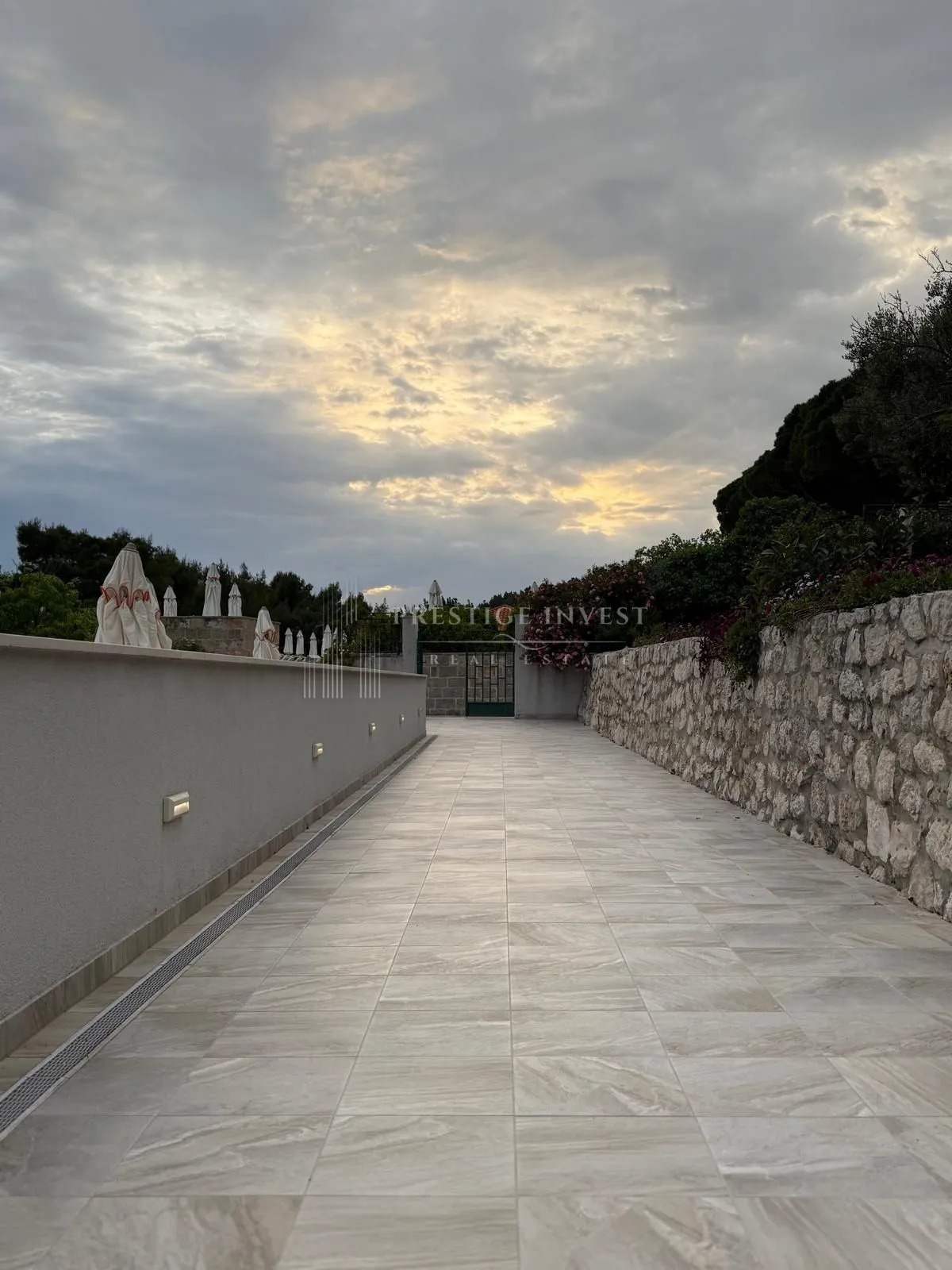dubrovnik- prvi red uz more- jedinstvena prilika - slika 13