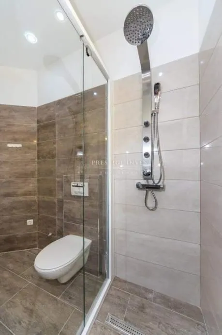 zadar- centar- prvi red uz more- 76m2- prilika - slika 15