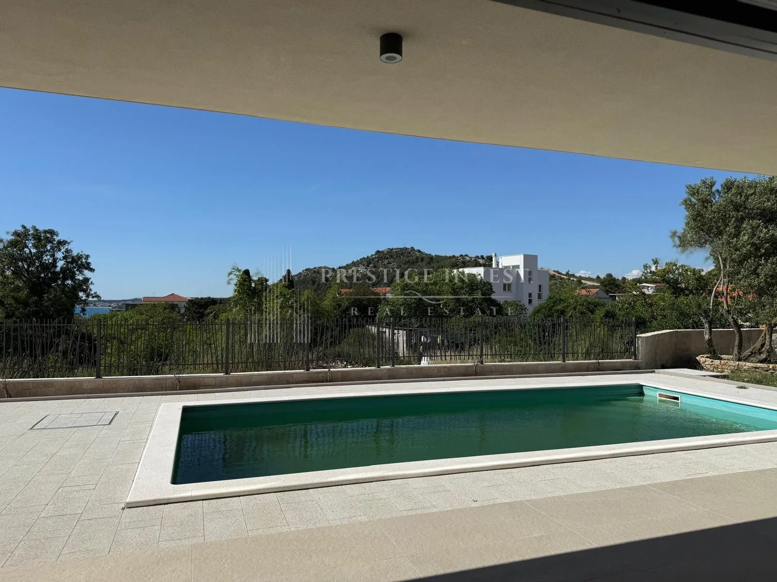 drage - vila s bazenom - nesmetan pogled na more - slika 9