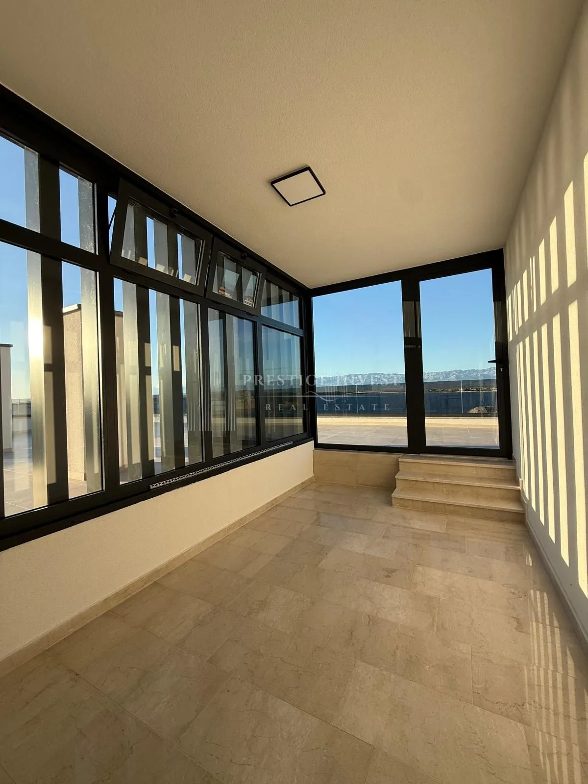 penthouse - s8- trosoban stan prvi red uz more - slika 43