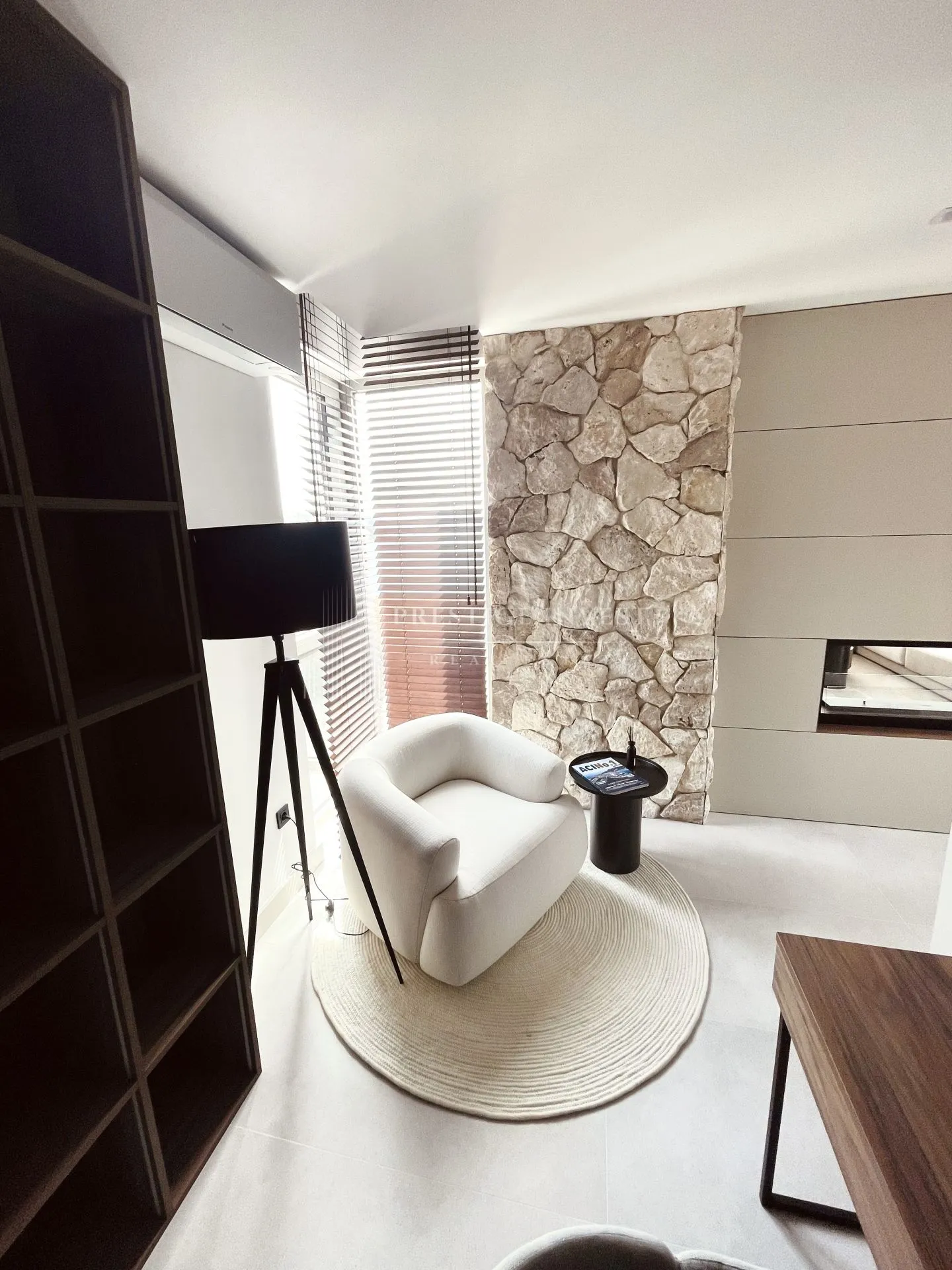 rogoznica- centar- luksuzan namješten penthouse - slika 51