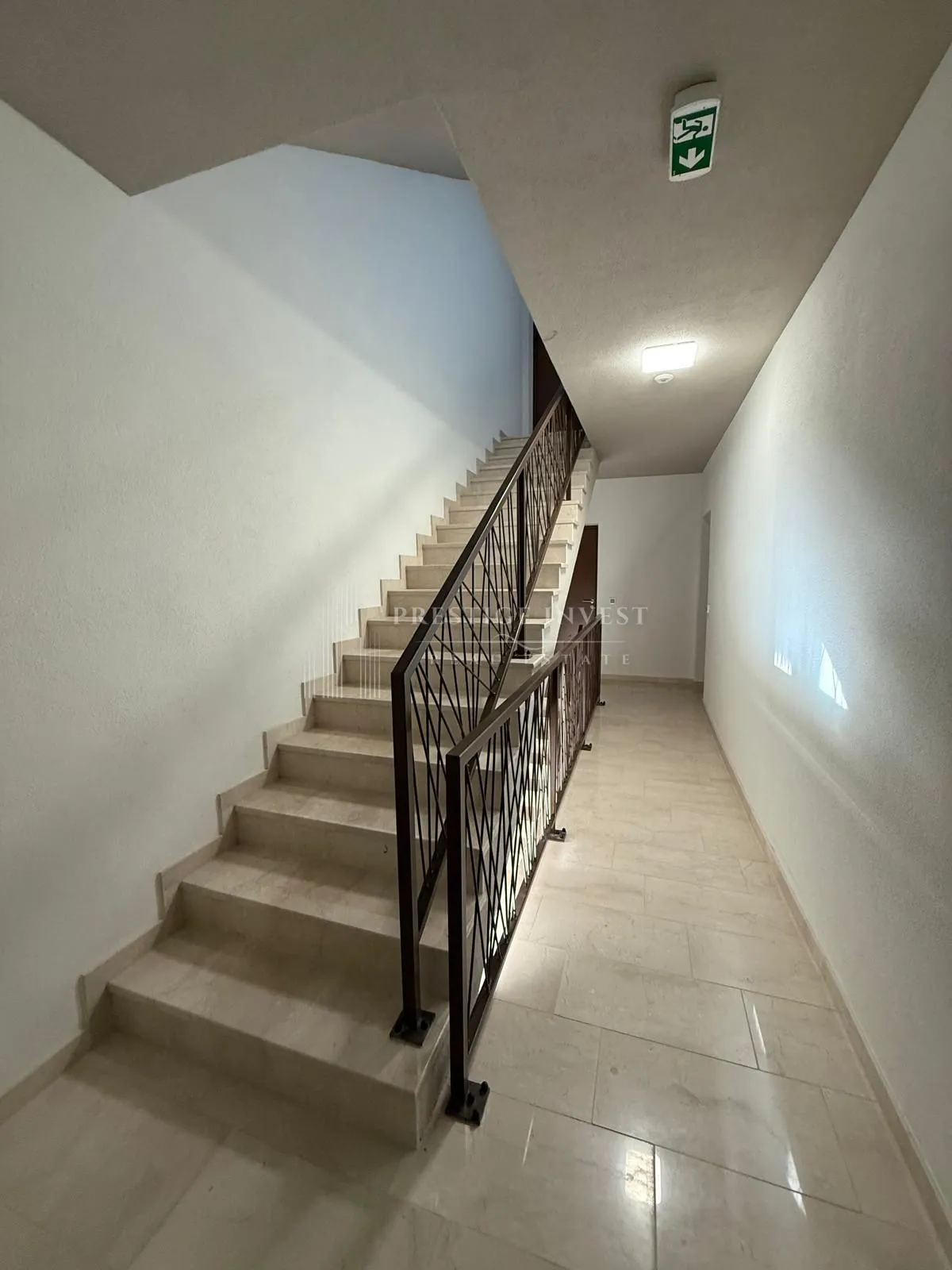 penthouse - s8- trosoban stan prvi red uz more - slika 40
