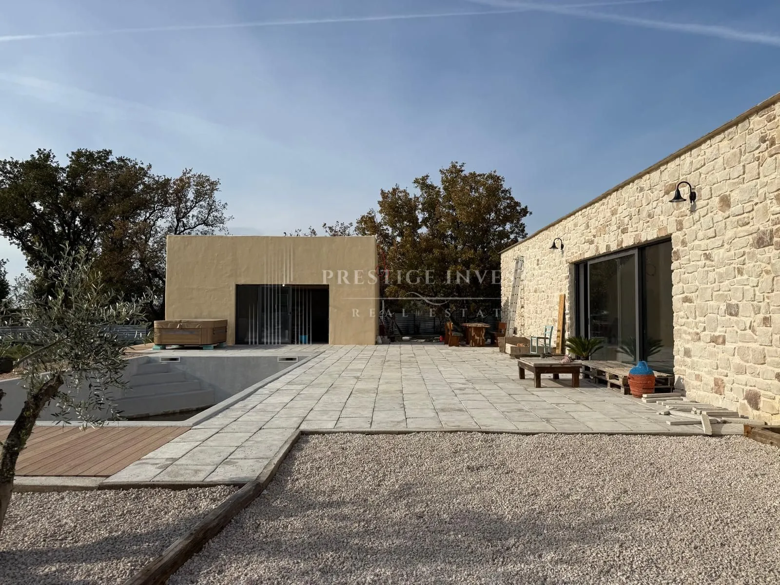 luksuzna prizemnica s 2550m2 okućnice i bazenom - slika 55