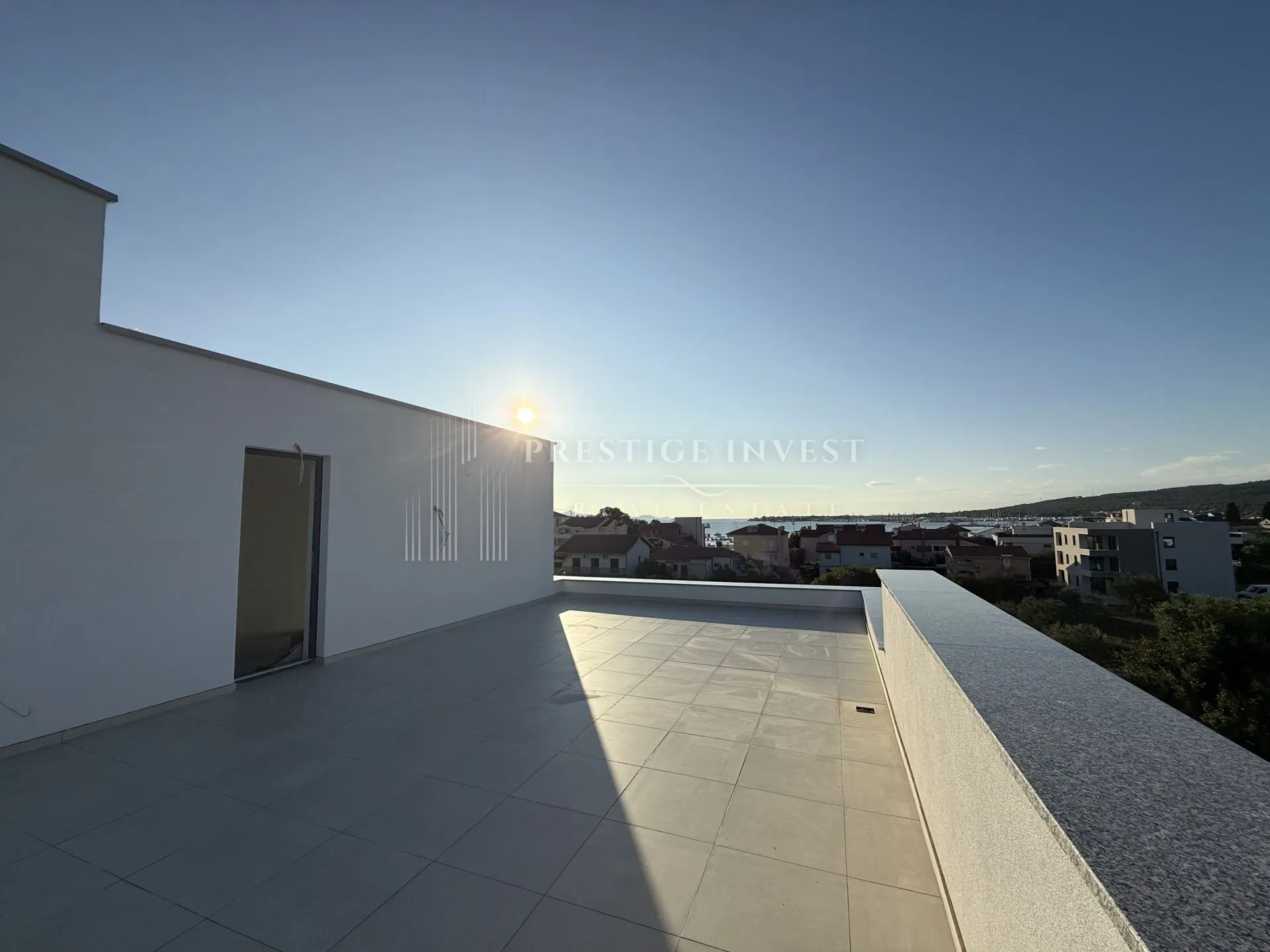 SUKOŠAN- PENTHOUSE s privatnim liftom - 216m2
