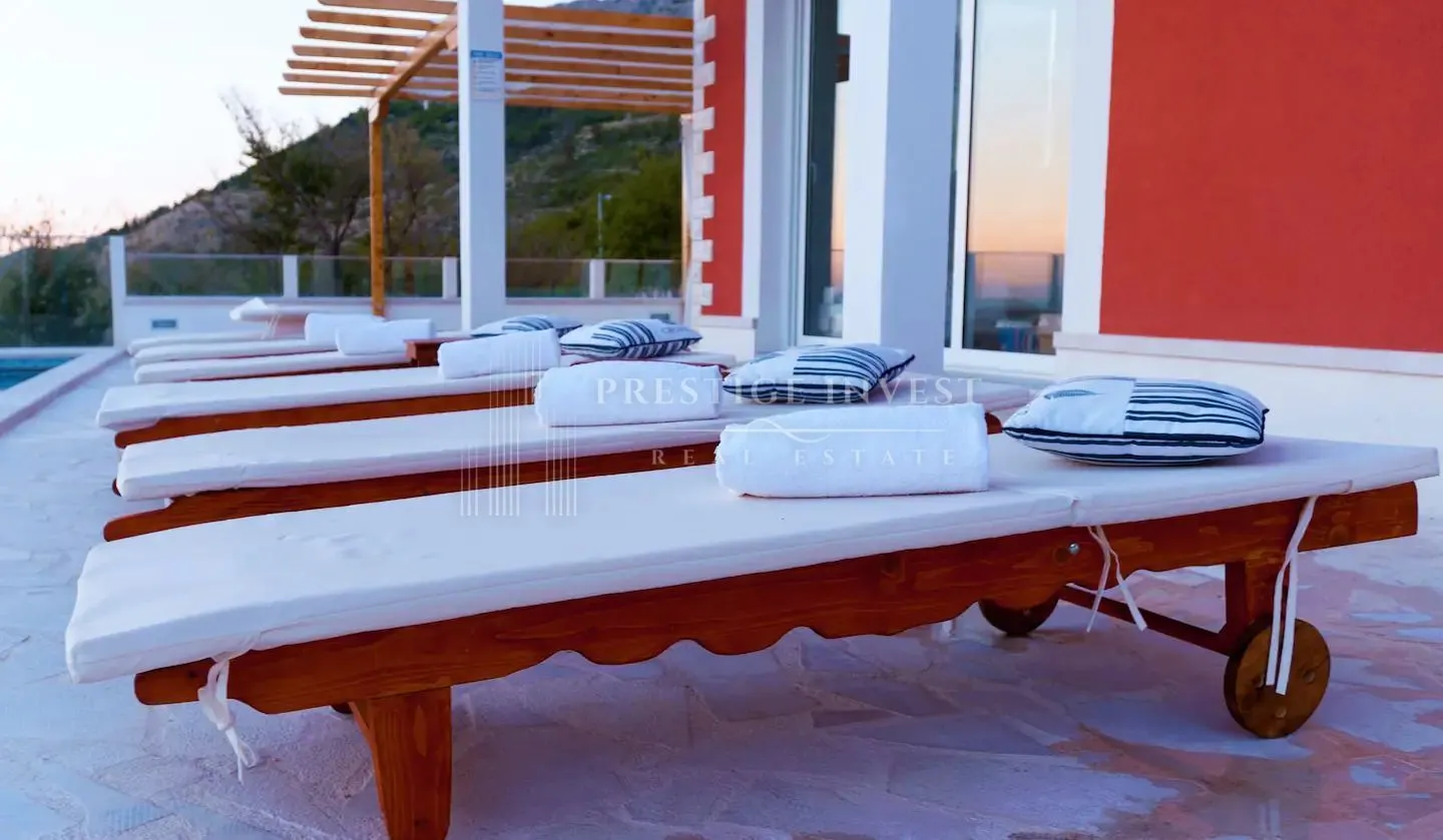 luksuzna vila s bazenom s panoramskim pogledom na split - slika 10