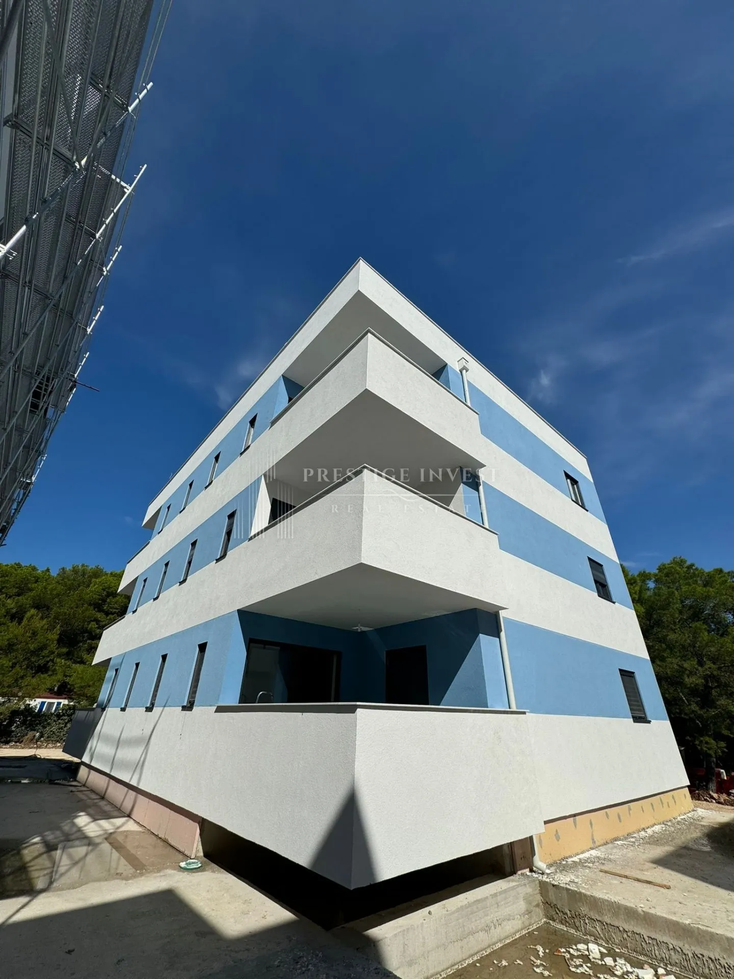 PAKOŠTANE-novogradnja-trosoban stan 70 m od mora