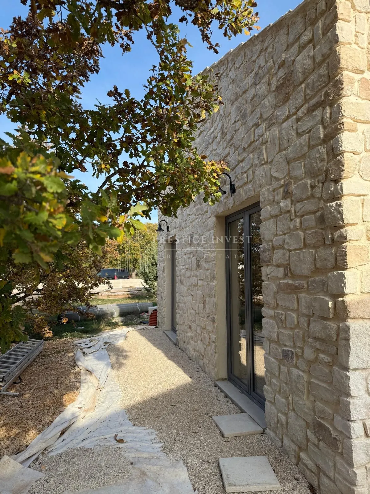 luksuzna prizemnica s 2550m2 okućnice i bazenom - slika 50