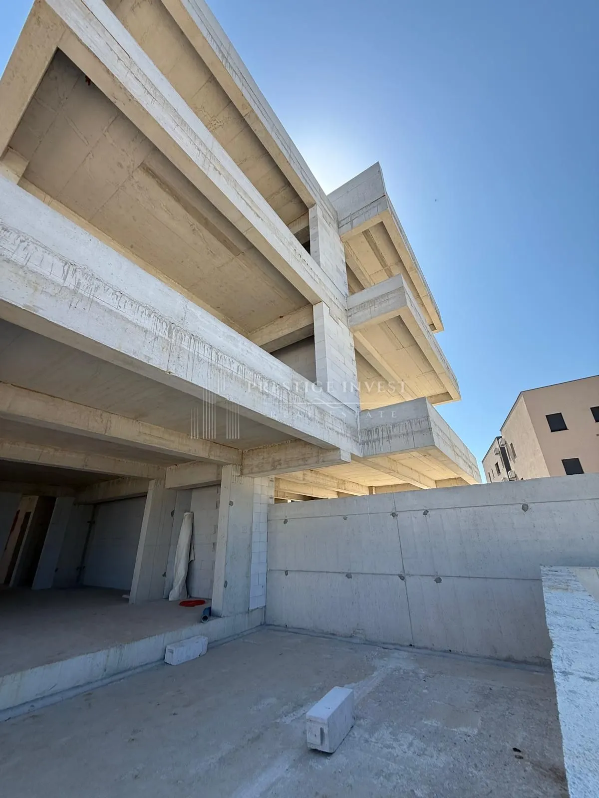 penthouse s5 prvi red uz more-krovna terasa,bazen - slika 19
