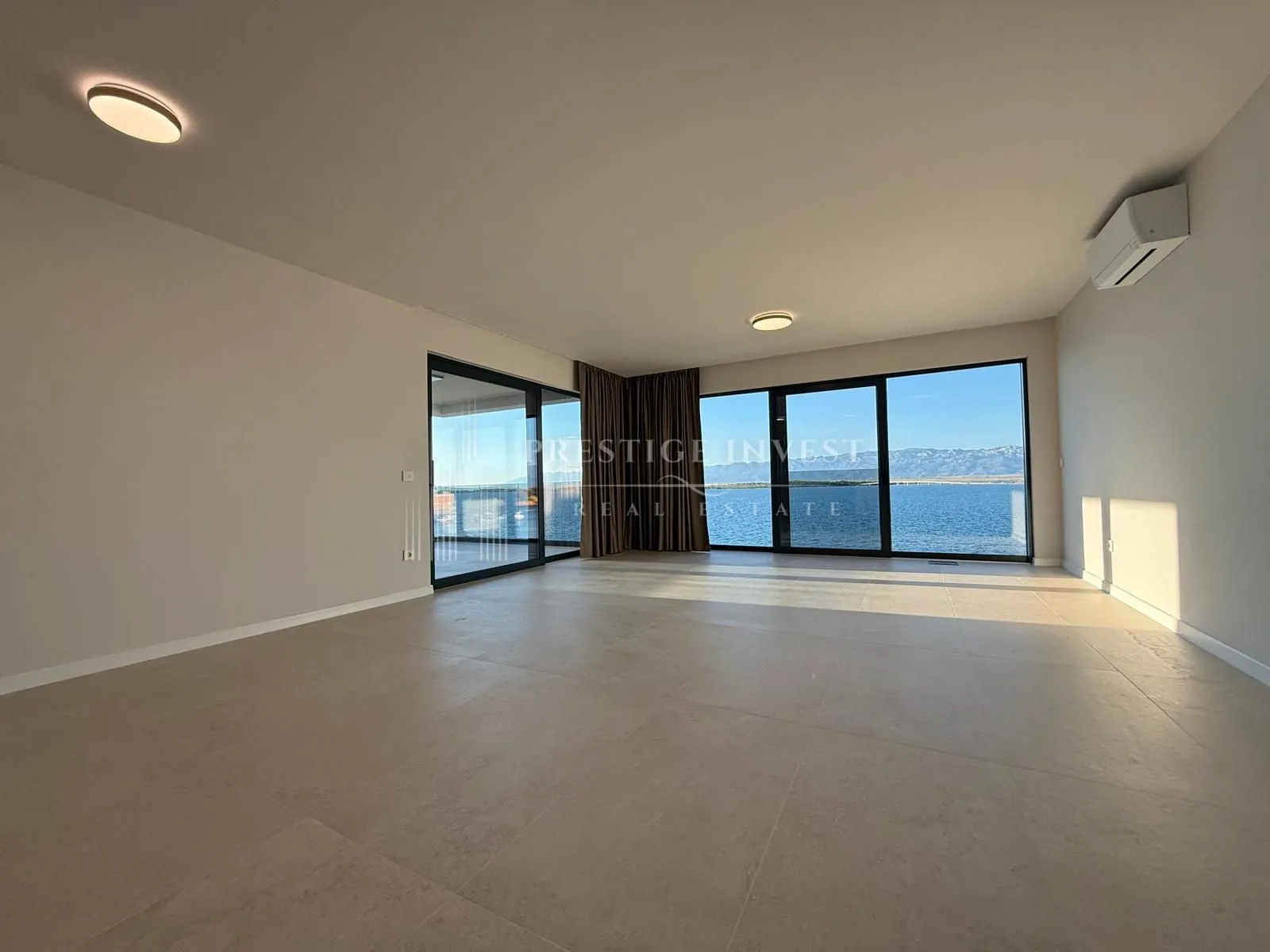 penthouse - s8- trosoban stan prvi red uz more - slika 18