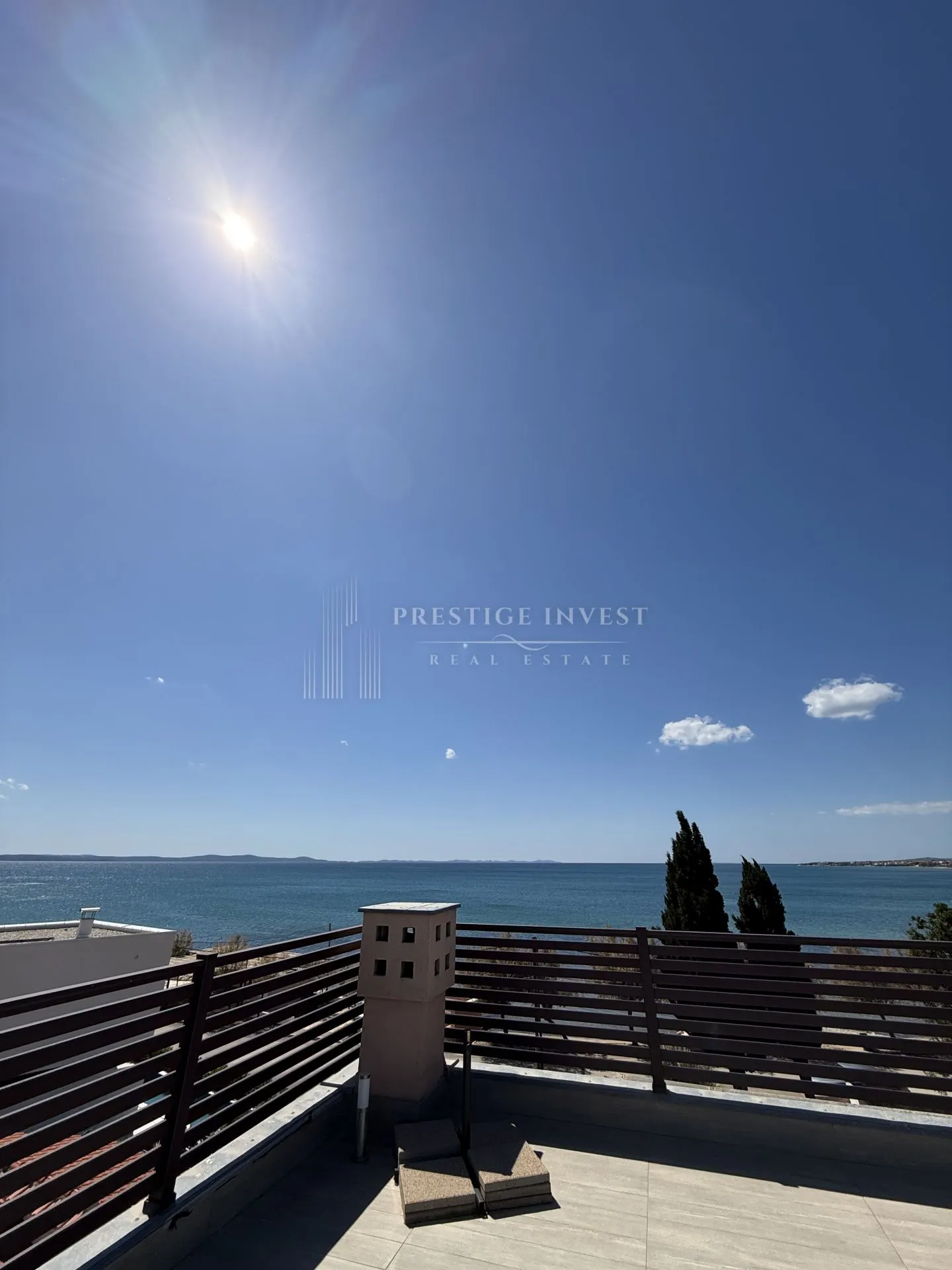 PRVI RED UZ MORE- Trosoban penthouse s krovnom terasom - Zaton, Nin