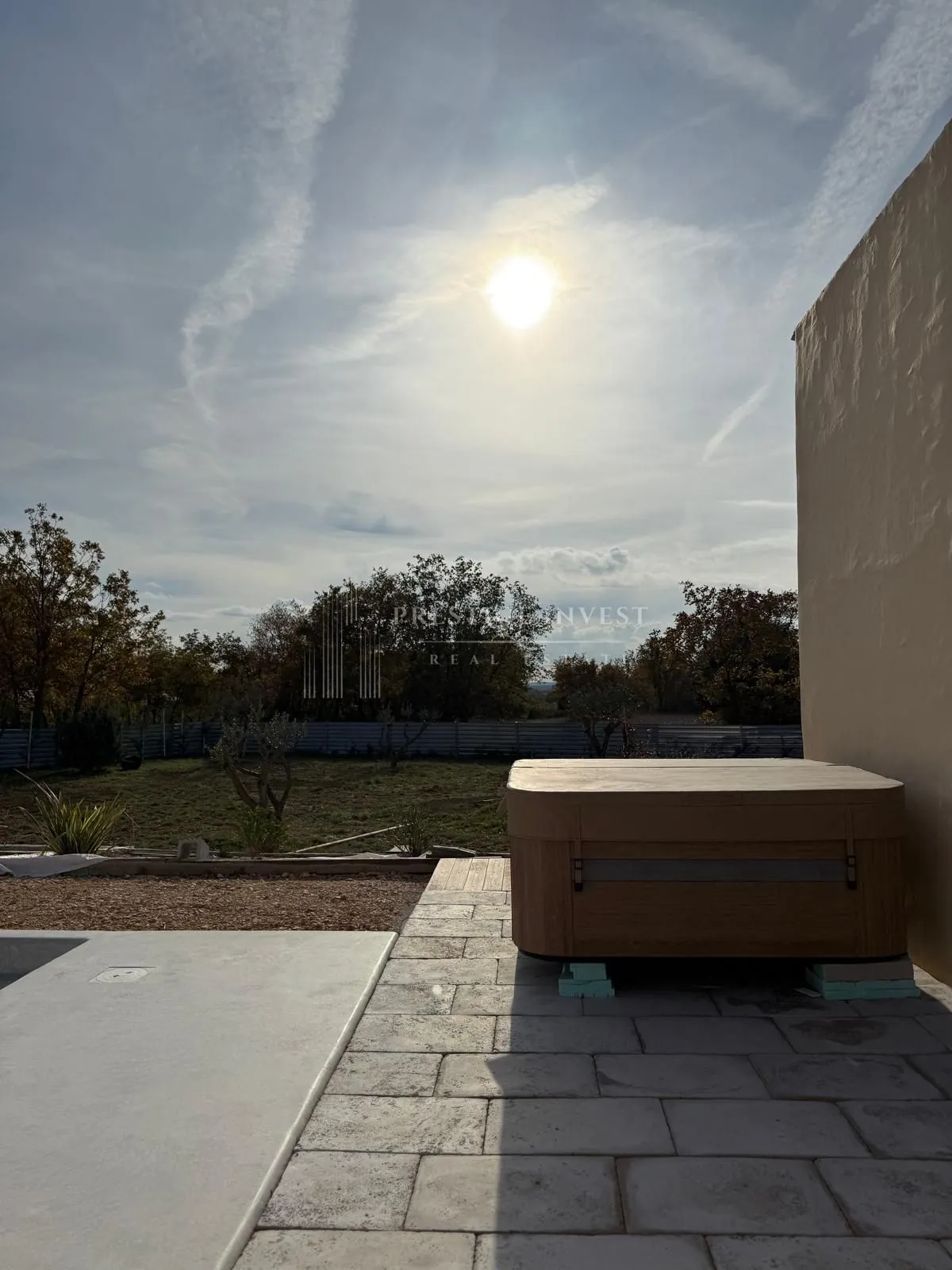 luksuzna prizemnica s 2550m2 okućnice i bazenom - slika 52