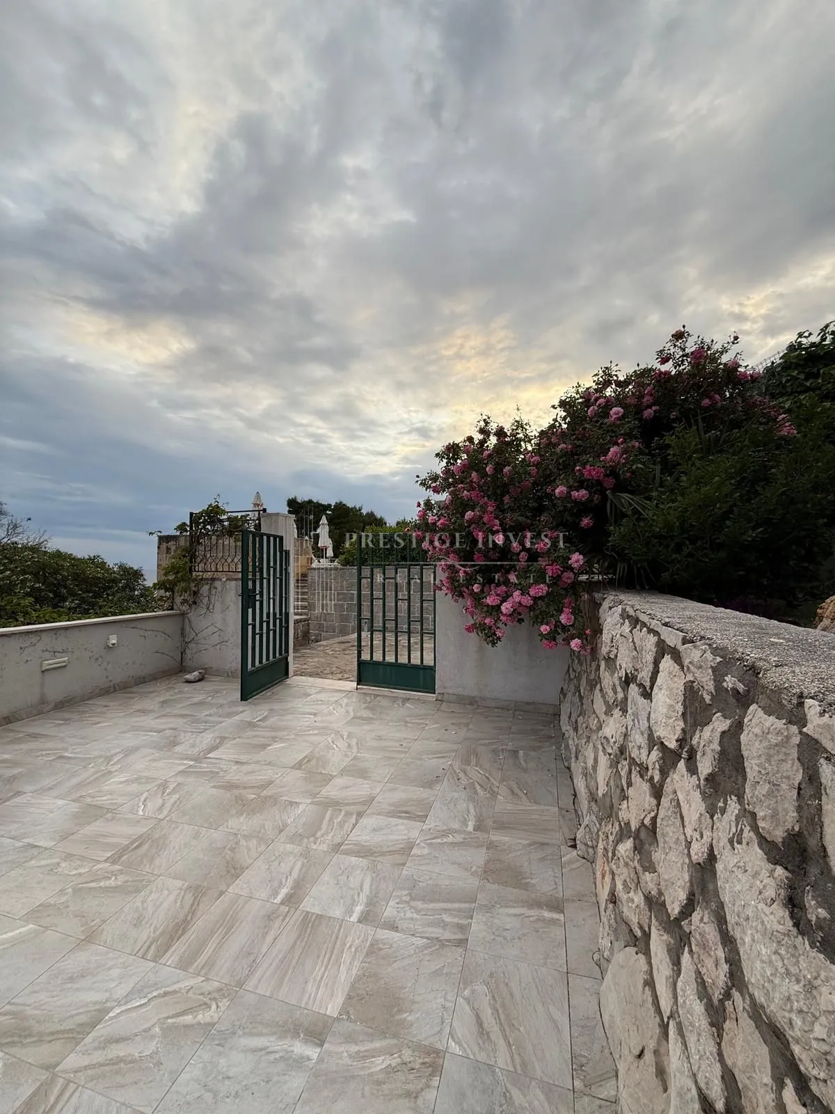 dubrovnik- prvi red uz more- jedinstvena prilika - slika 9