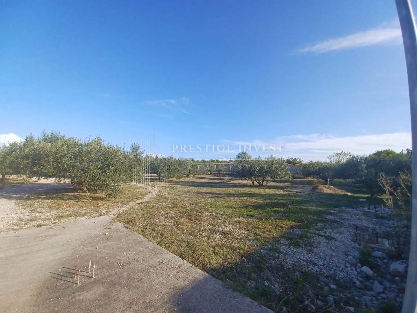 kamena kuća u privatnom kompleksu s građevinskim zemljištem od 10 000m2 - slika 15
