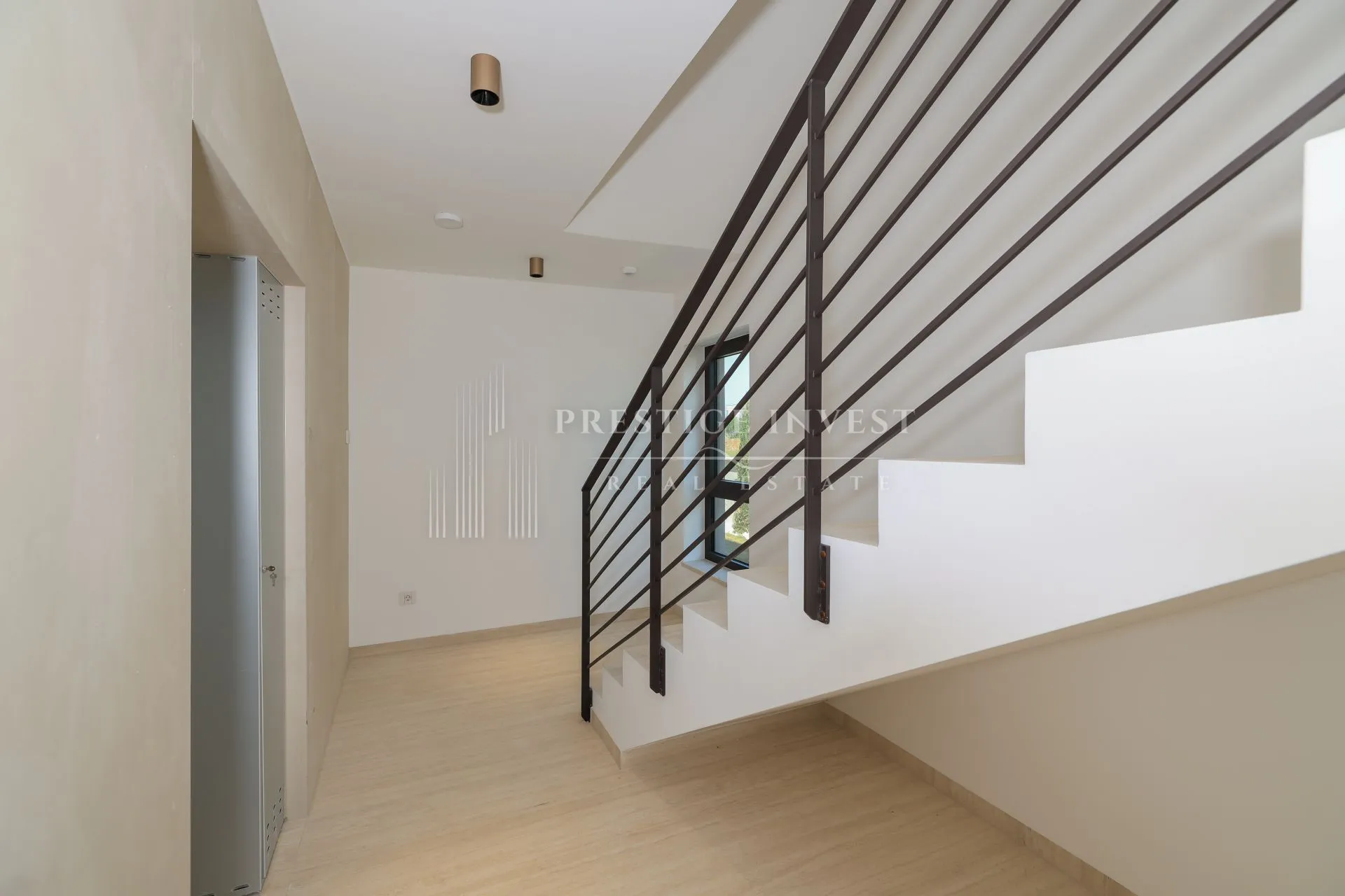penthouse s privatnim liftom i krovnom terasom- prvi red - slika 47