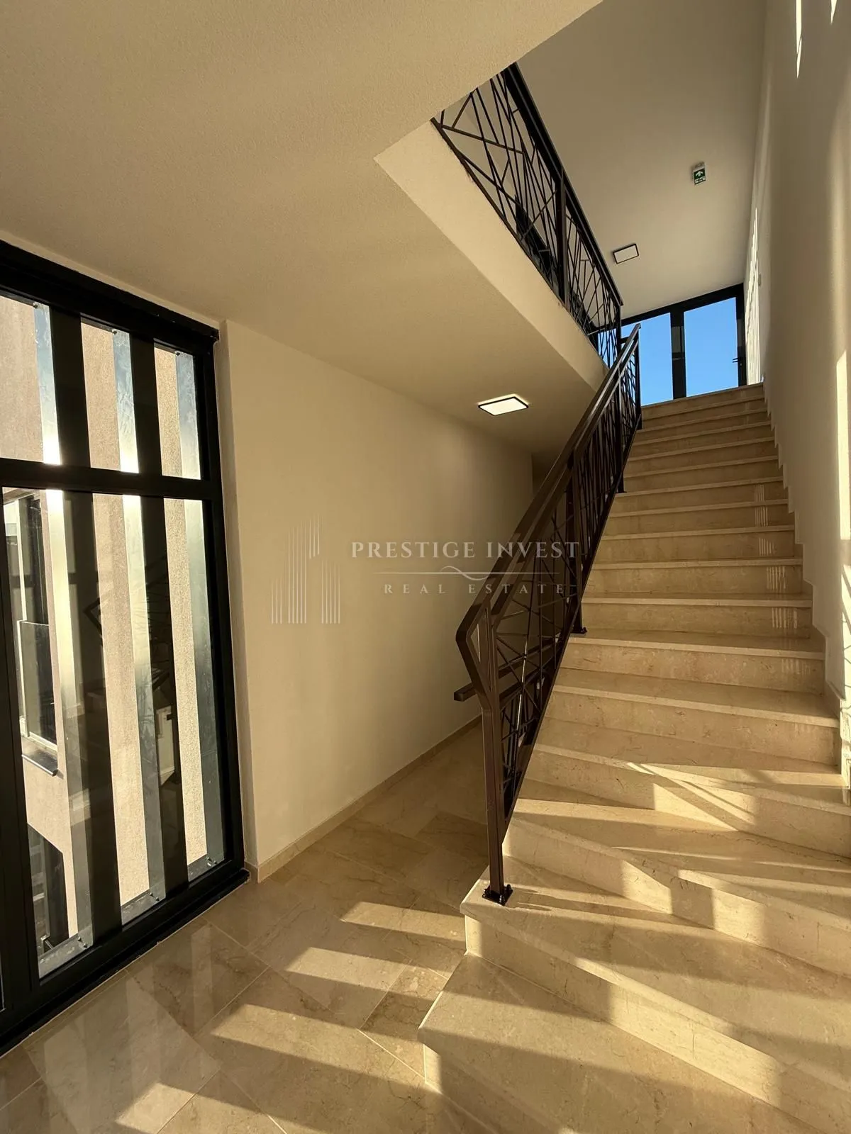 penthouse - s8- trosoban stan prvi red uz more - slika 42