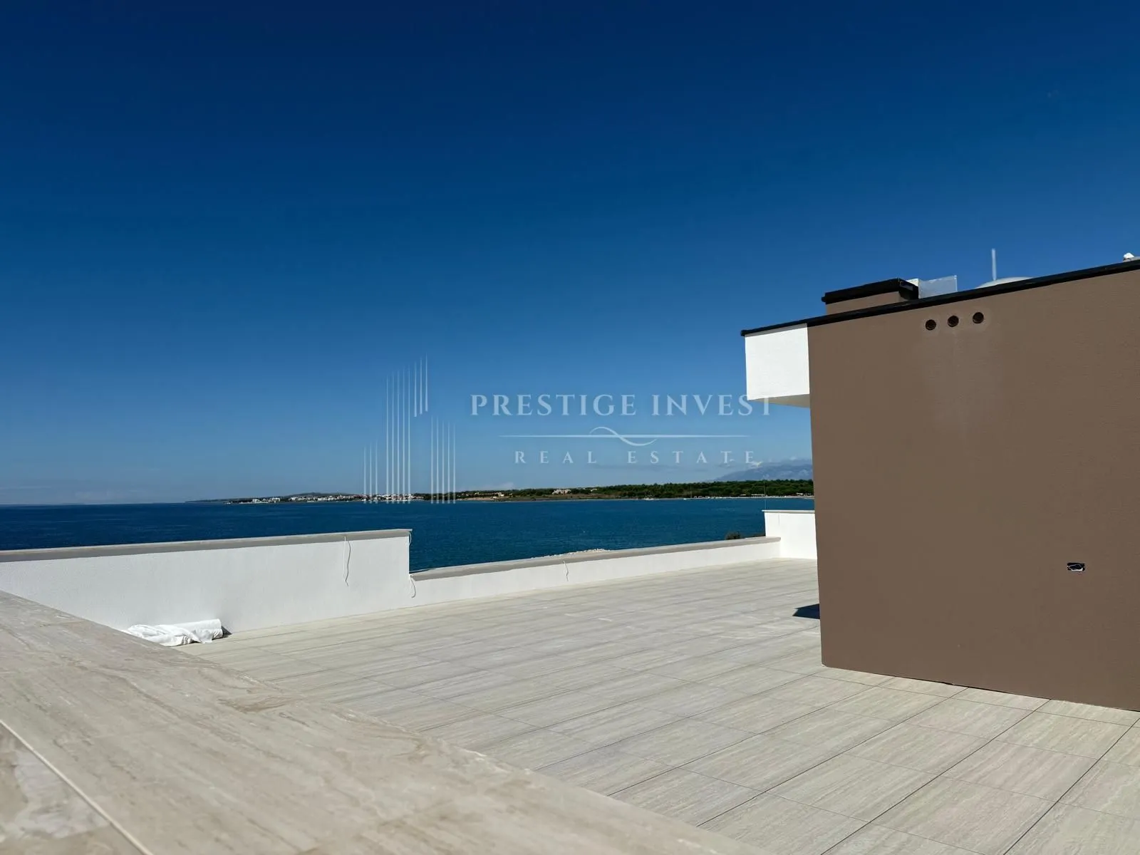 PENTHOUSE s privatnim liftom i krovnom terasom- PRVI RED - Zaton, Nin