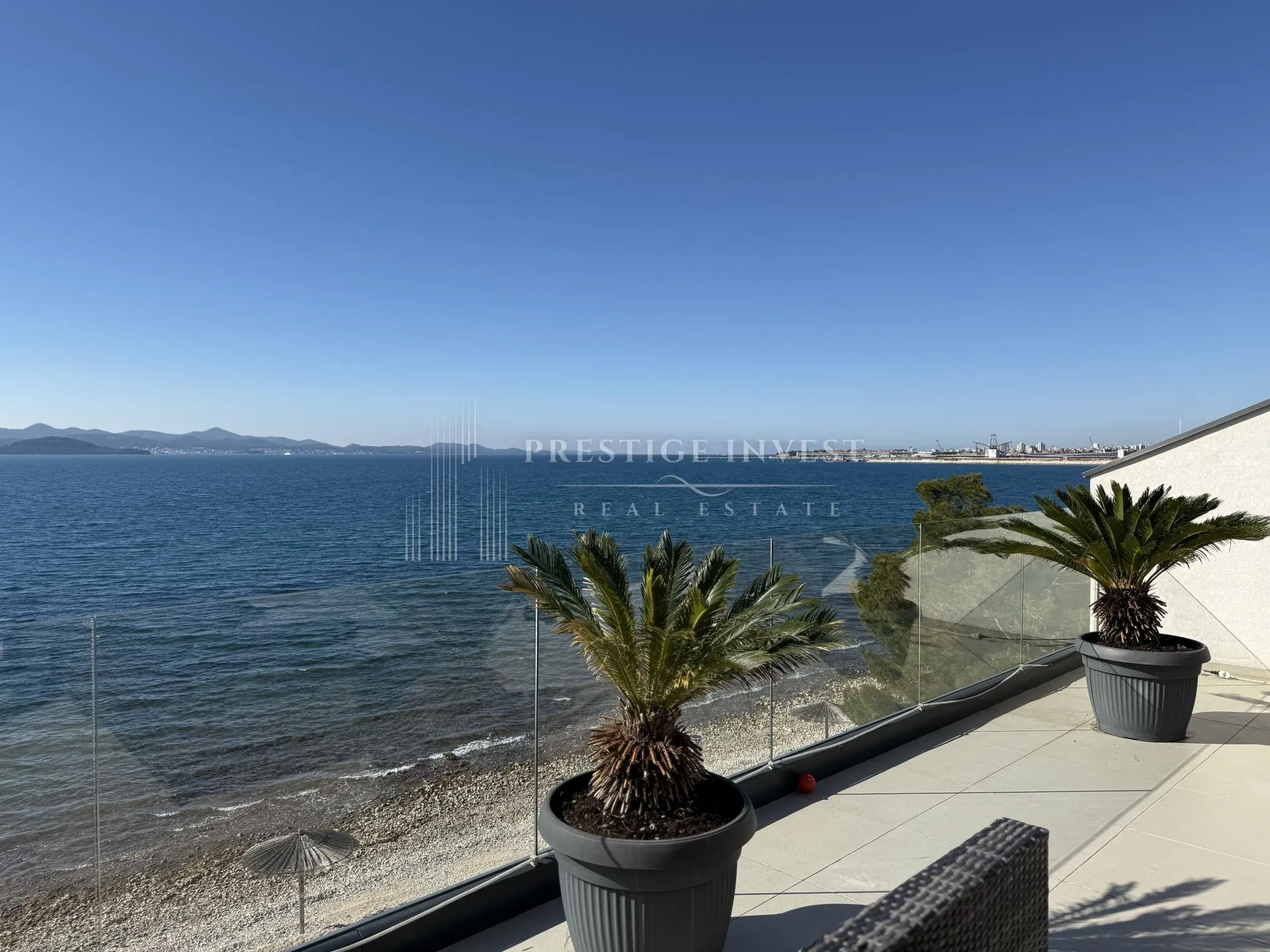 bibinje zadar- penthouse prvi red uz plažu - slika 2