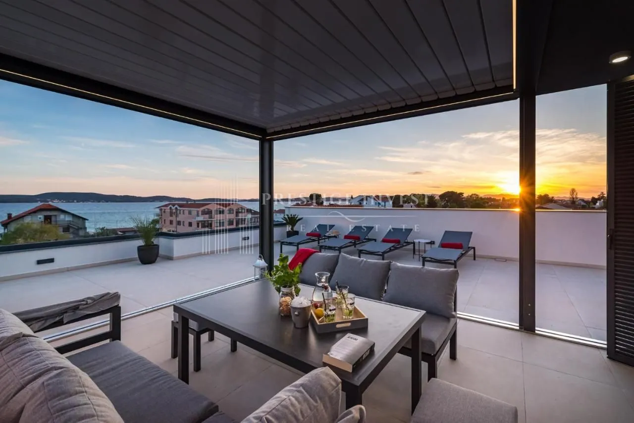 luksuzan penthouse s krovnom terasom-230m2- drugi red uz more - slika 32