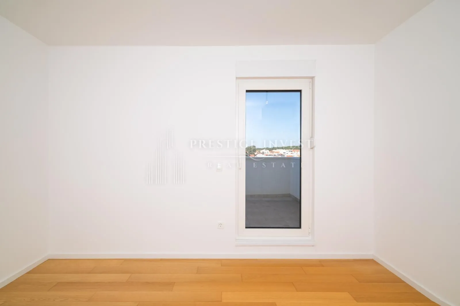 zadar-namješten trosoban penthouse s garažom - slika 44
