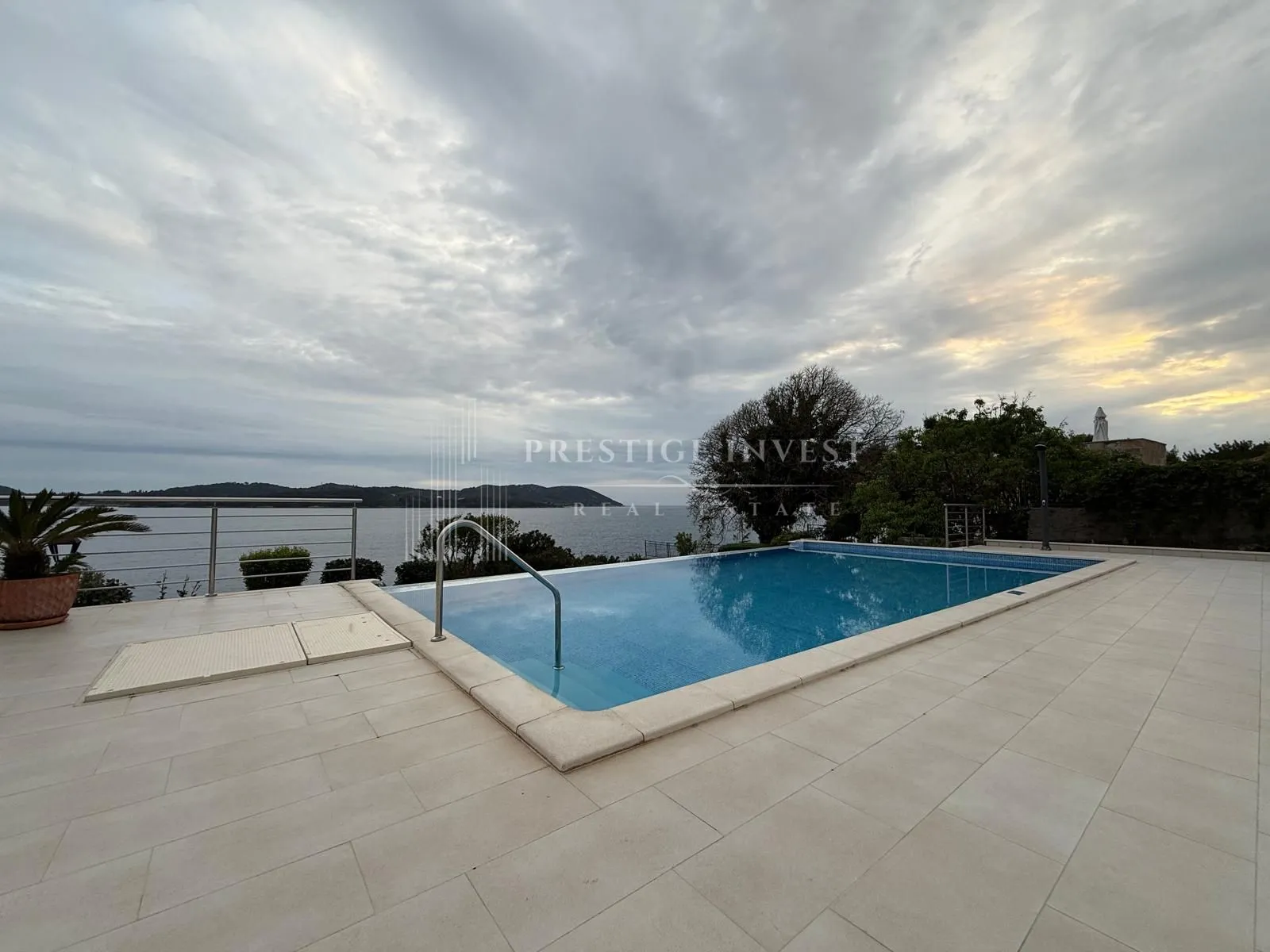dubrovnik- prvi red uz more- jedinstvena prilika - slika 29