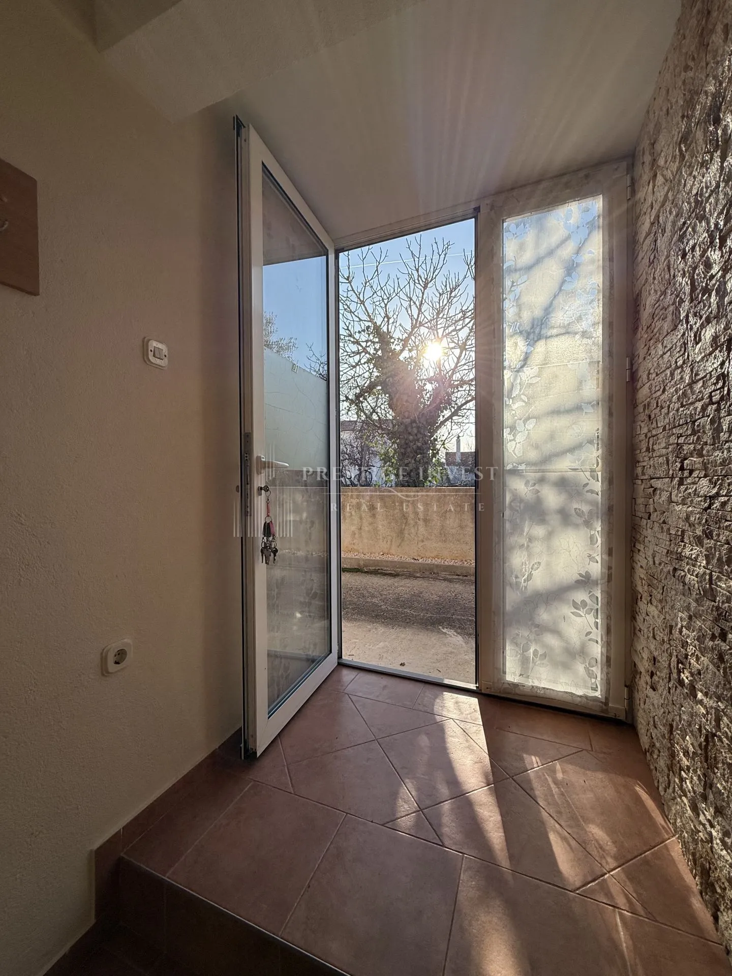 sukošan- apartmanska kuća -1900m2- 150m od plaže - slika 16