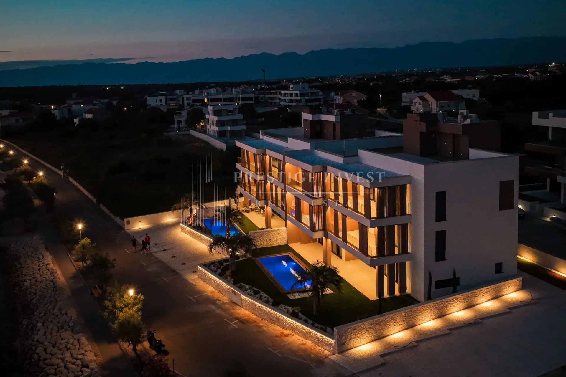 penthouse s privatnim liftom i krovnom terasom- prvi red - slika 8